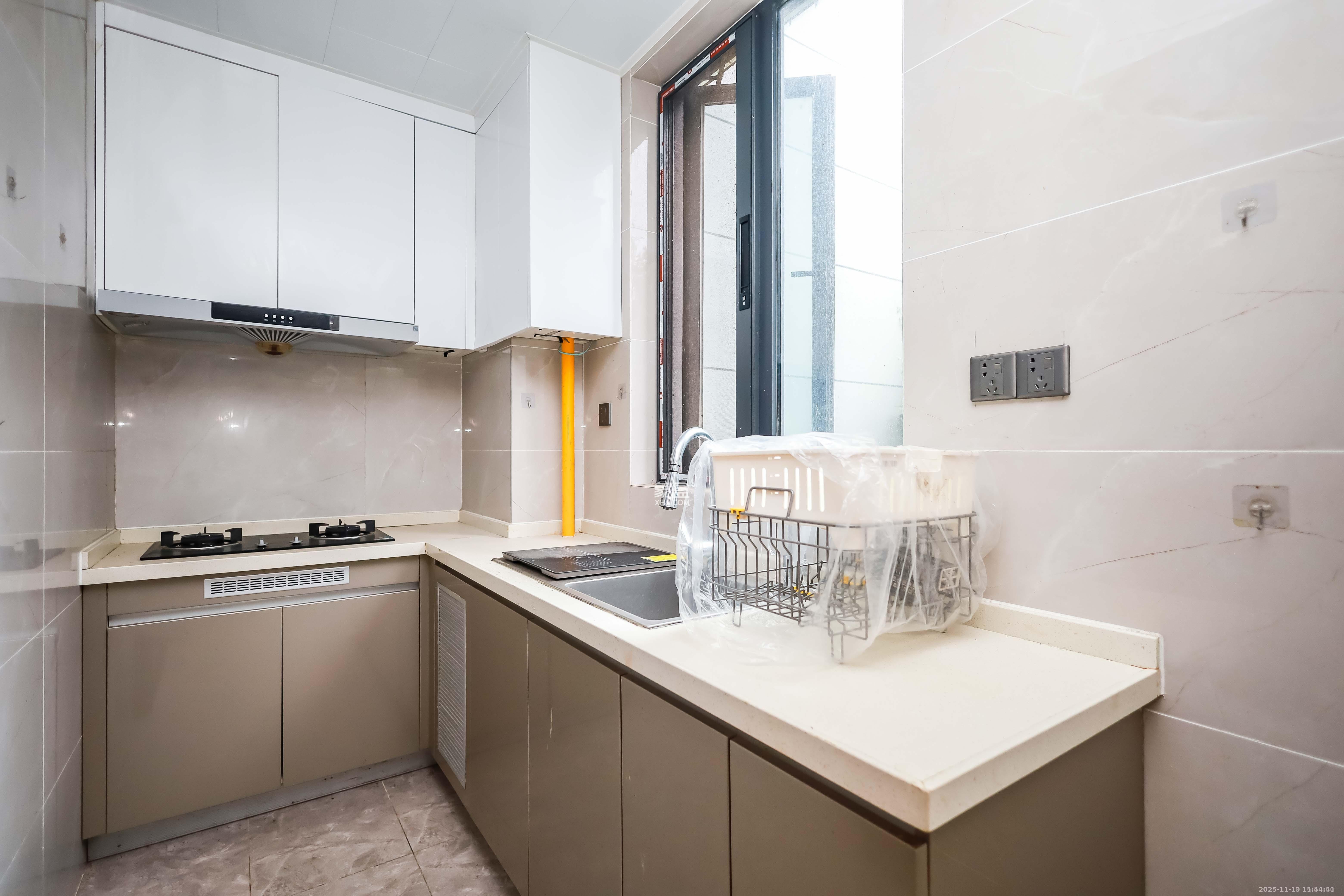 招商雍山湖  4室2厅2卫    3200.0元/月室内图