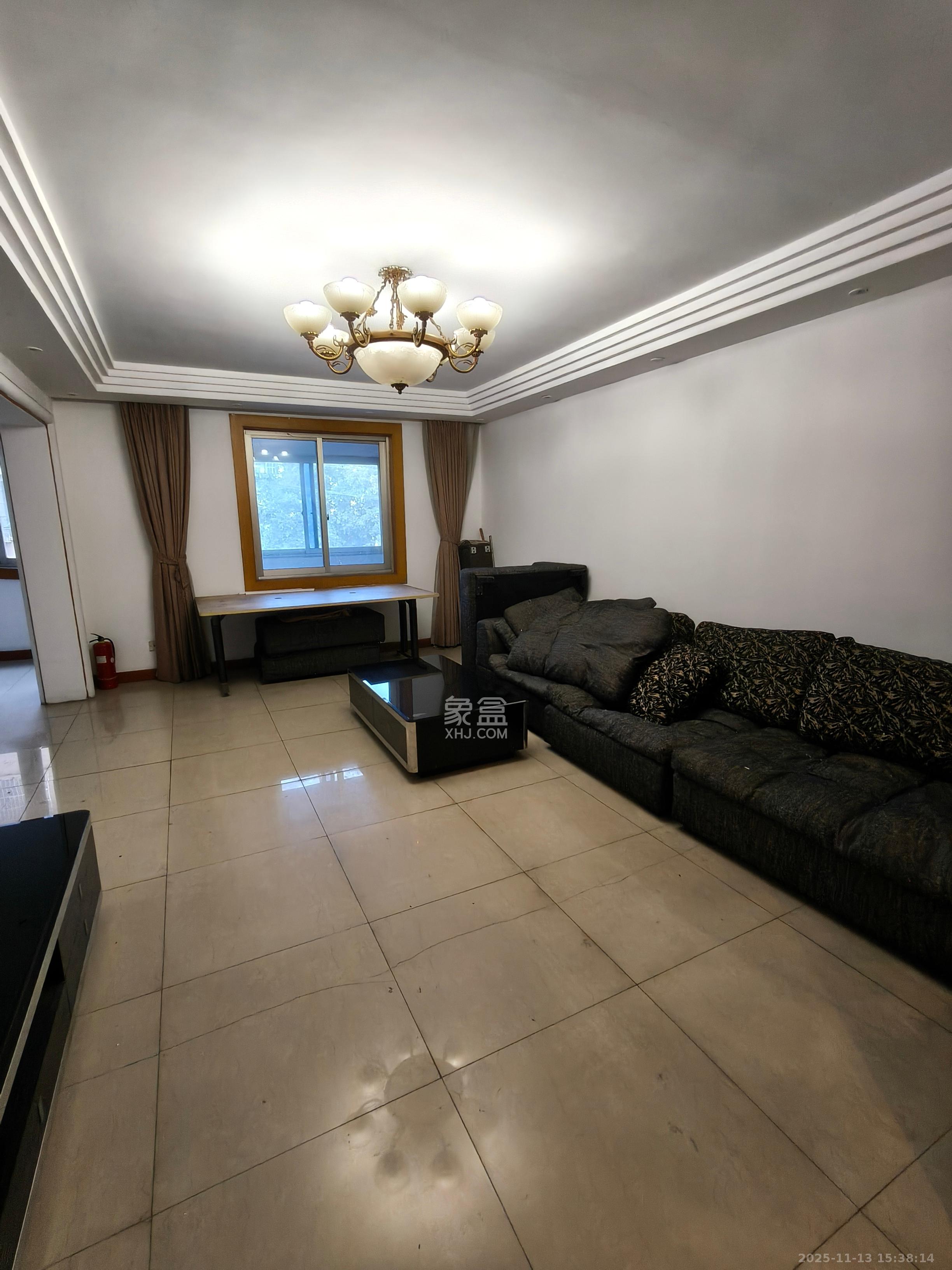 三和公寓  4室2厅2卫    2800.0元/月