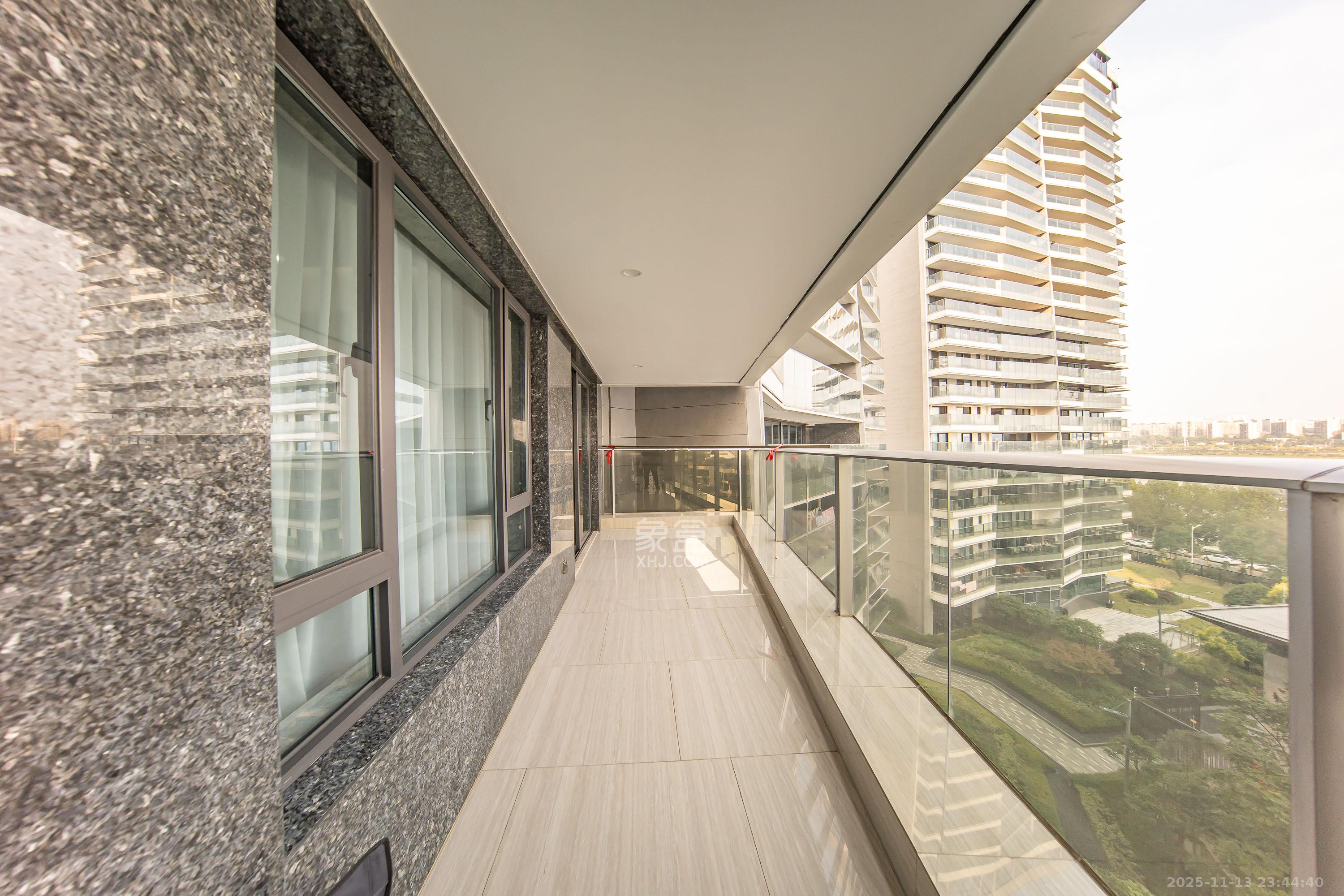 珠江颐德公馆 4室2厅3卫 380.0万 珠江颐德公馆 4室2厅3卫 380.0万阳台