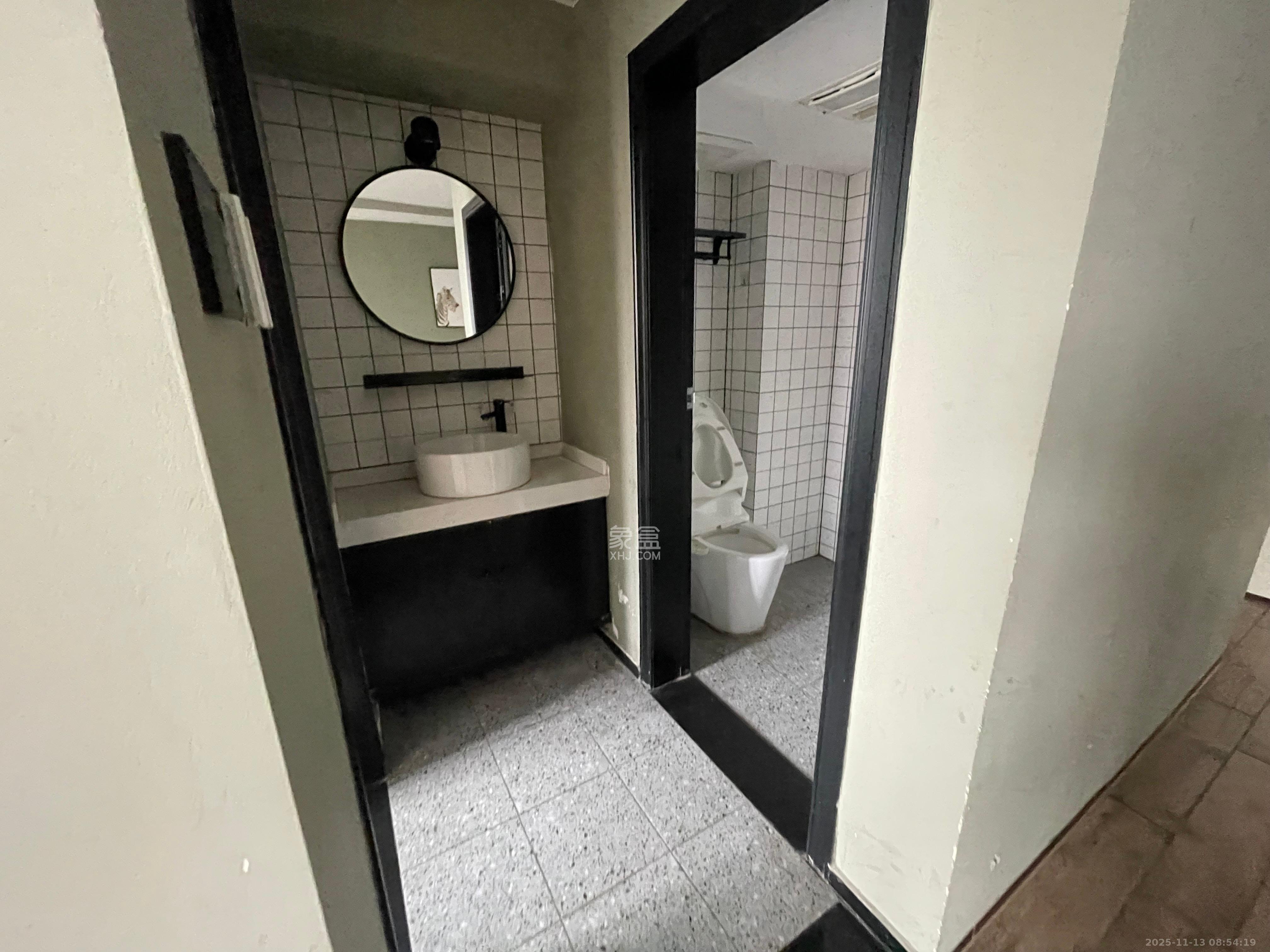 银轩铭誉(四海怡家) 1室1厅1卫 1700.0元/月 银轩铭誉(四海怡家) 1室1厅1卫 1700.0元/月室内图