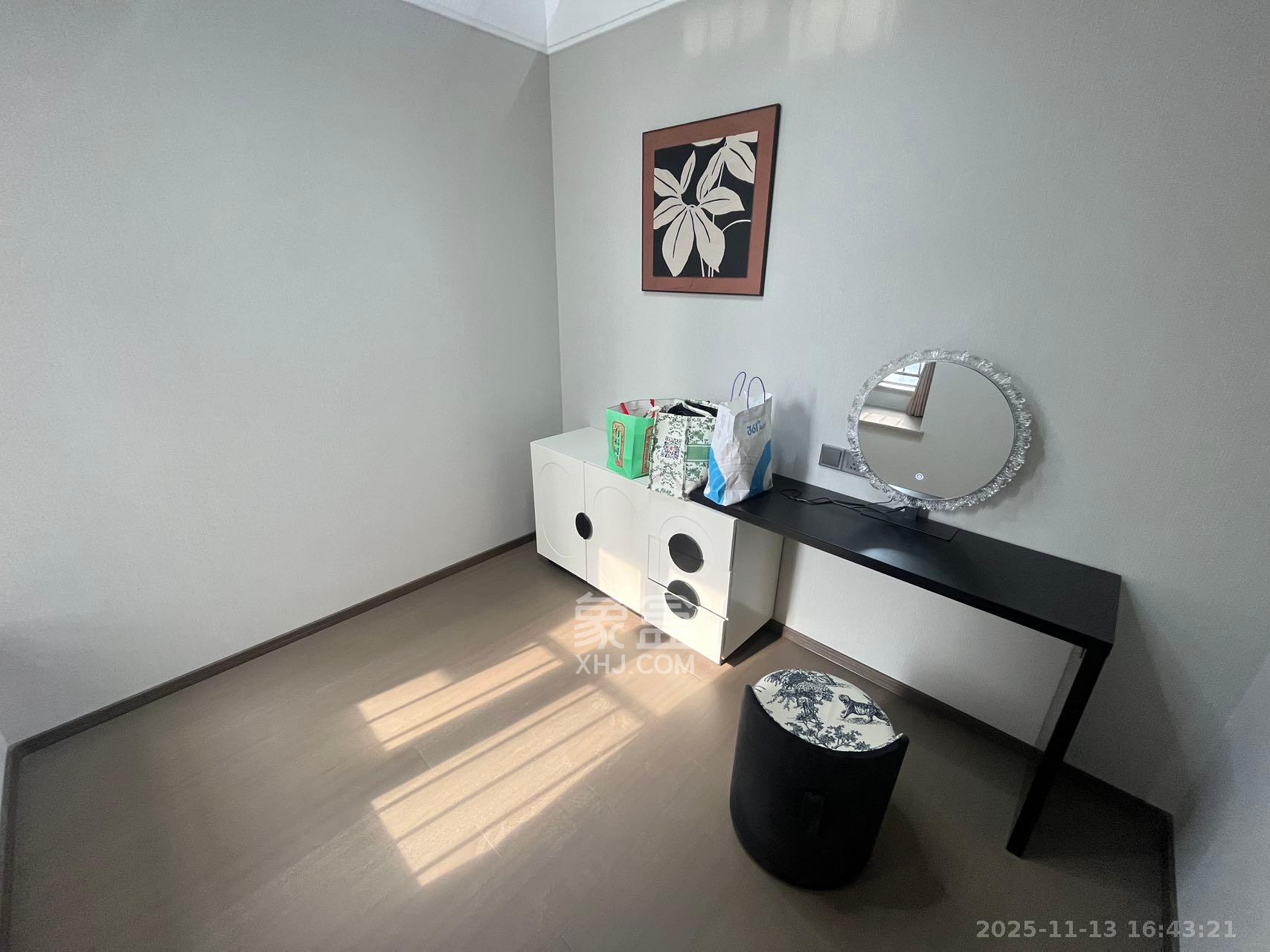 龙湖天璞  3室2厅2卫    4000.0元/月室内图