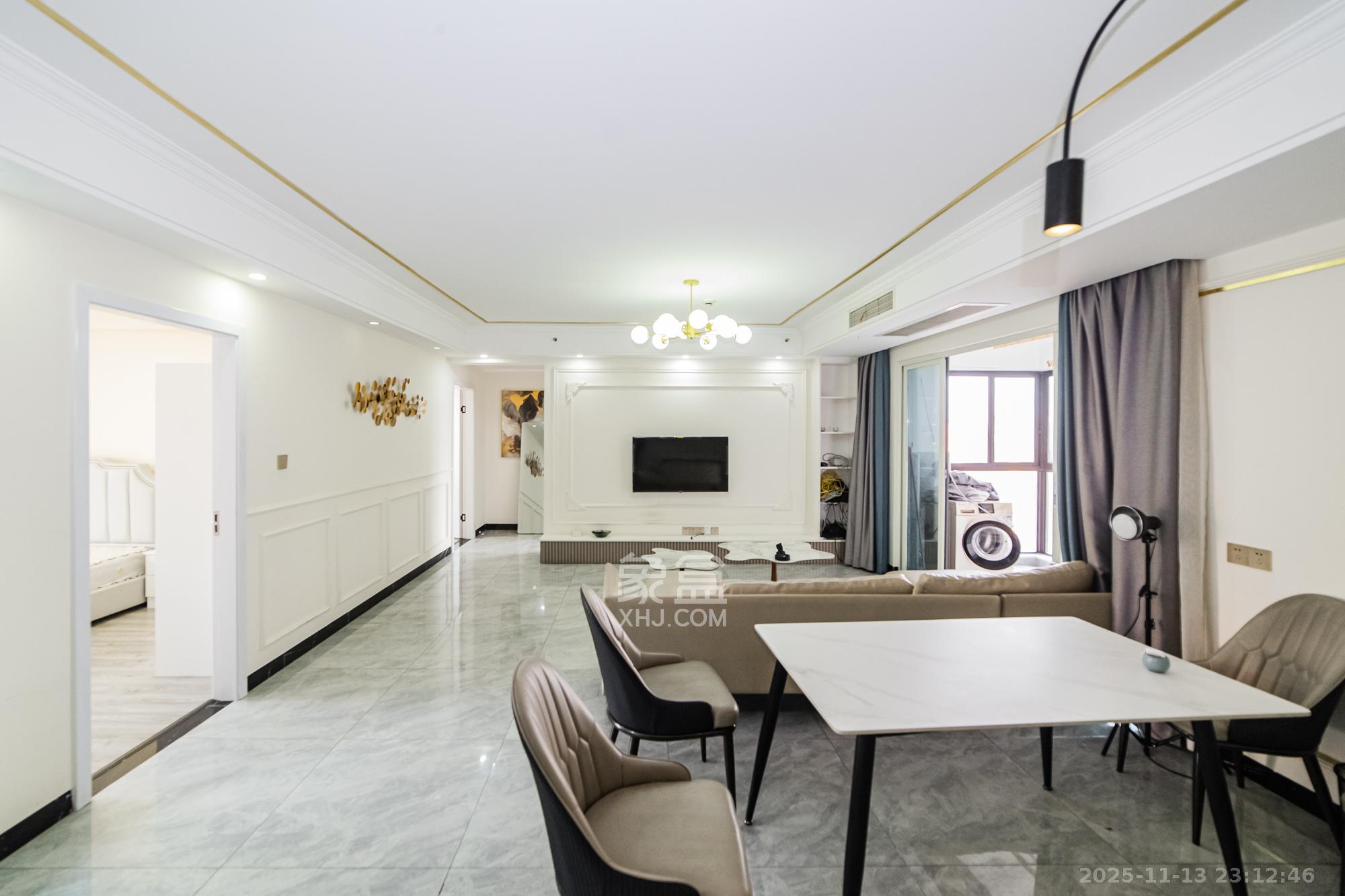 北辰三角洲E7区 3室2厅1卫 230.0万 北辰三角洲E7区 3室2厅1卫 230.0万客厅