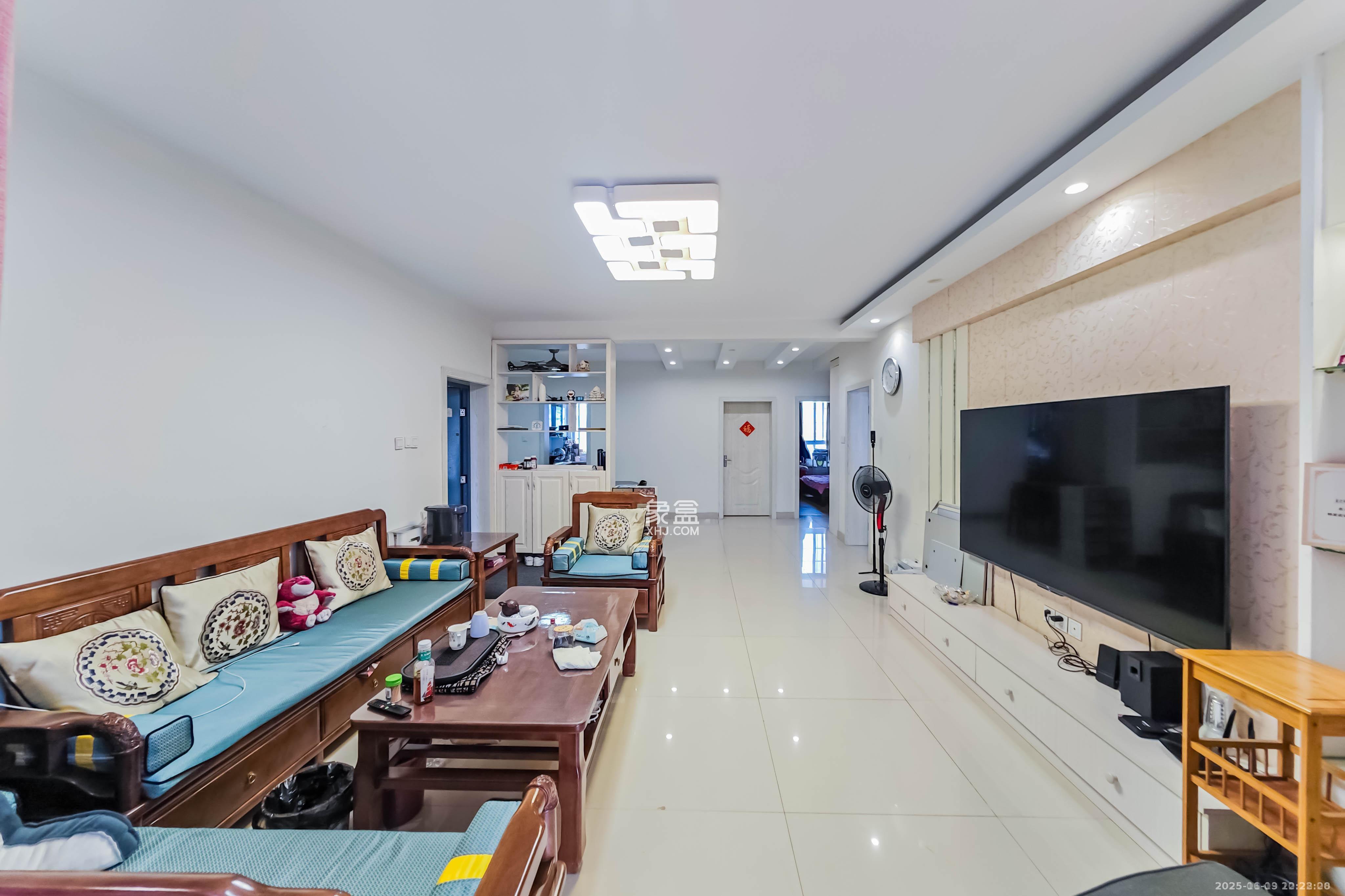 中盐勘测设计院  3室2厅2卫    2200.0元/月