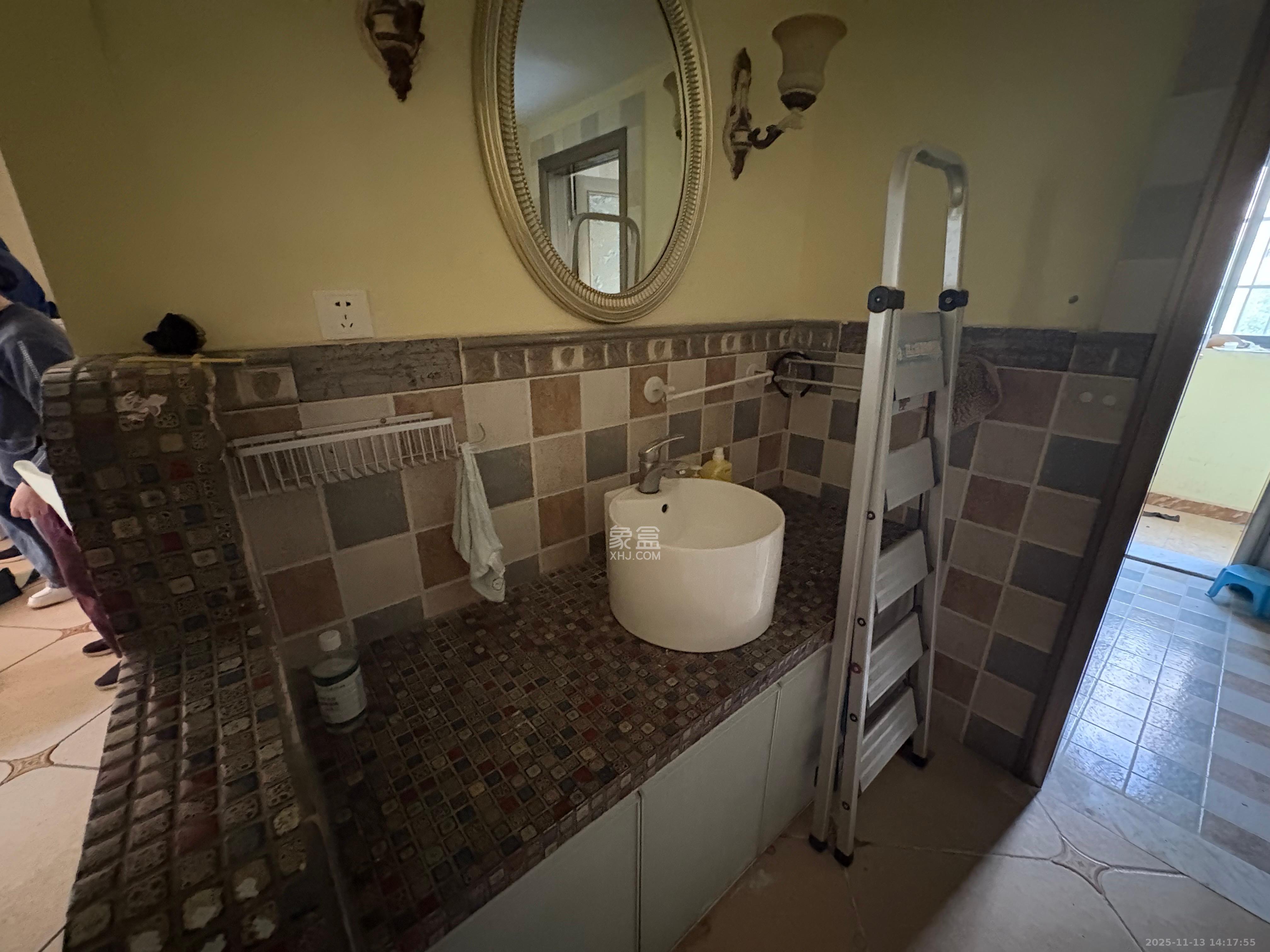 山水湾  3室2厅2卫    2500.0元/月室内图