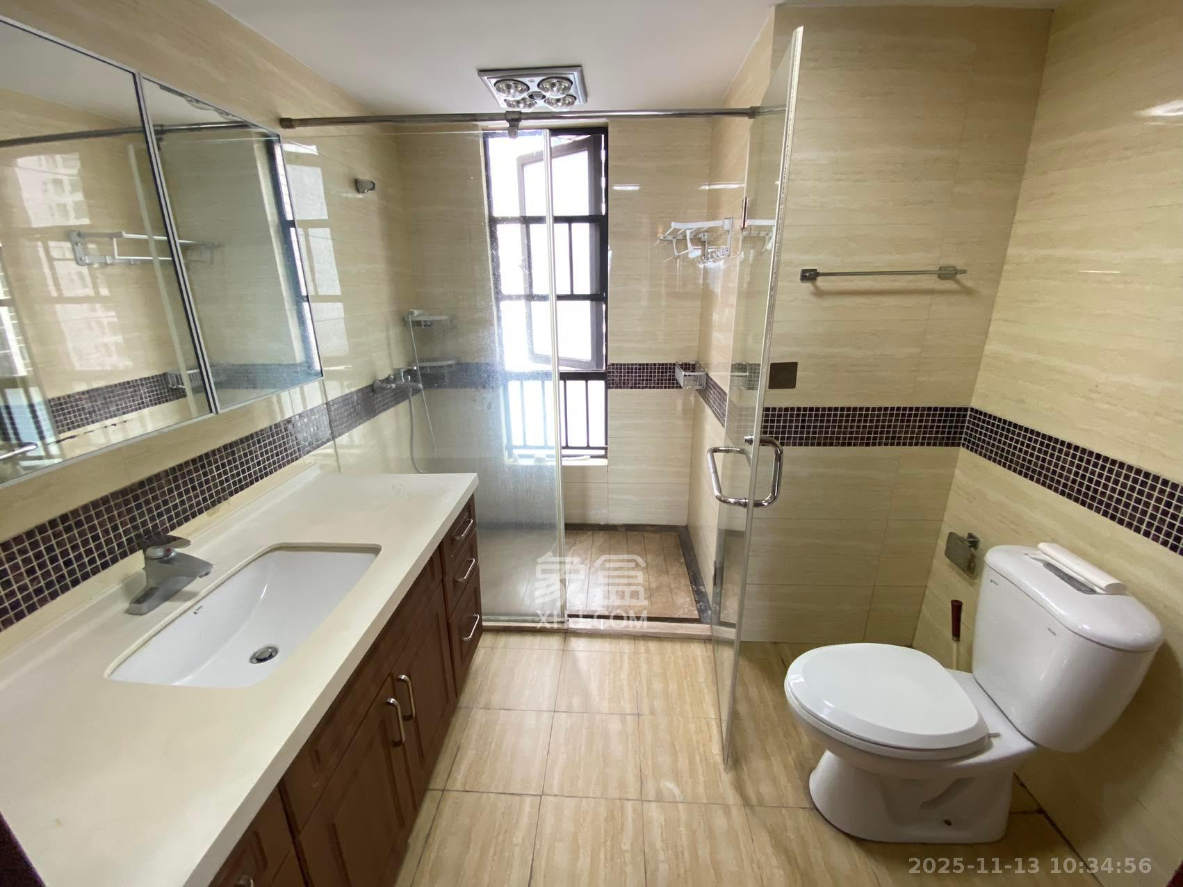 达美D6区  4室2厅2卫    3500.0元/月室内图