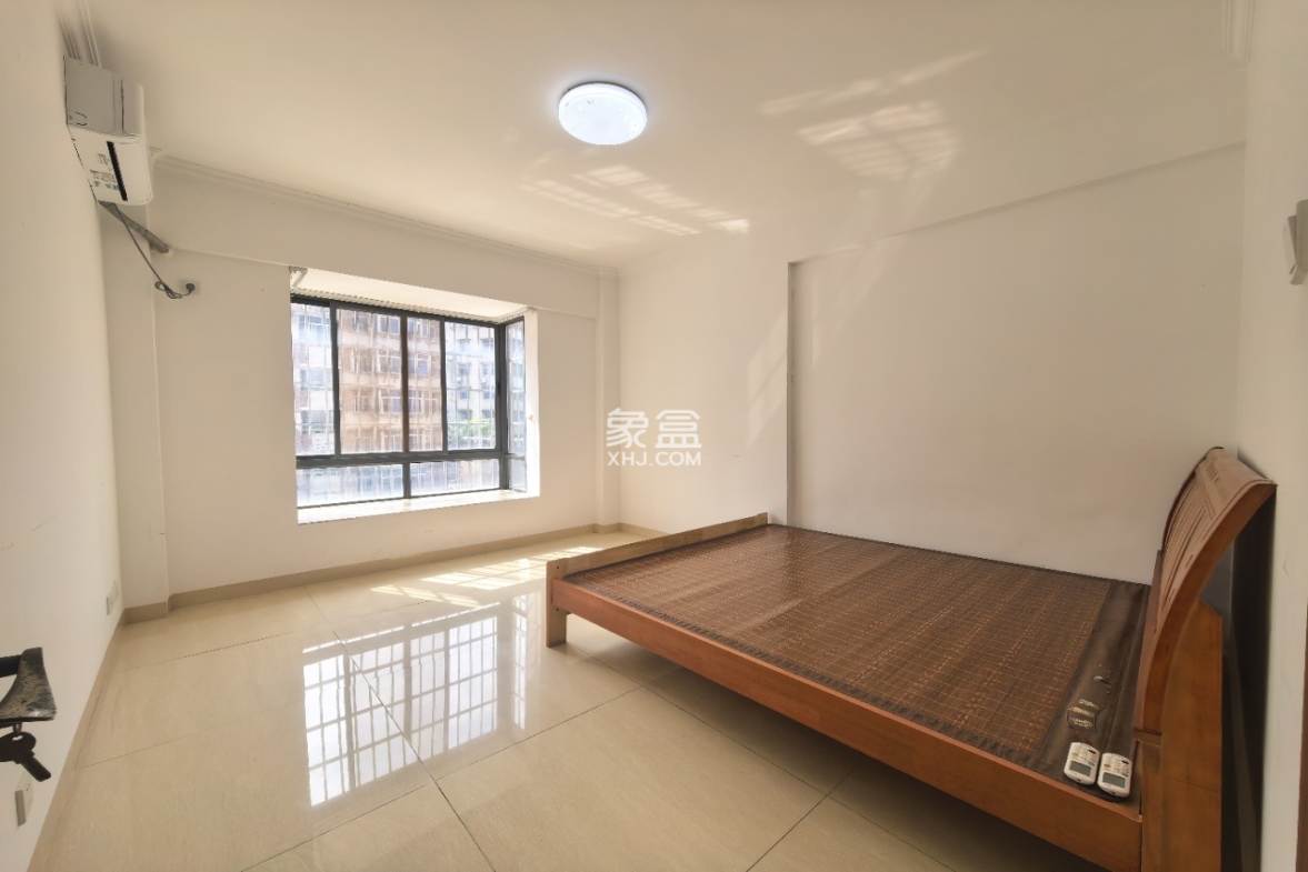 西岭华庭 2室2厅1卫 108.0万 西岭华庭 2室2厅1卫 108.0万客厅