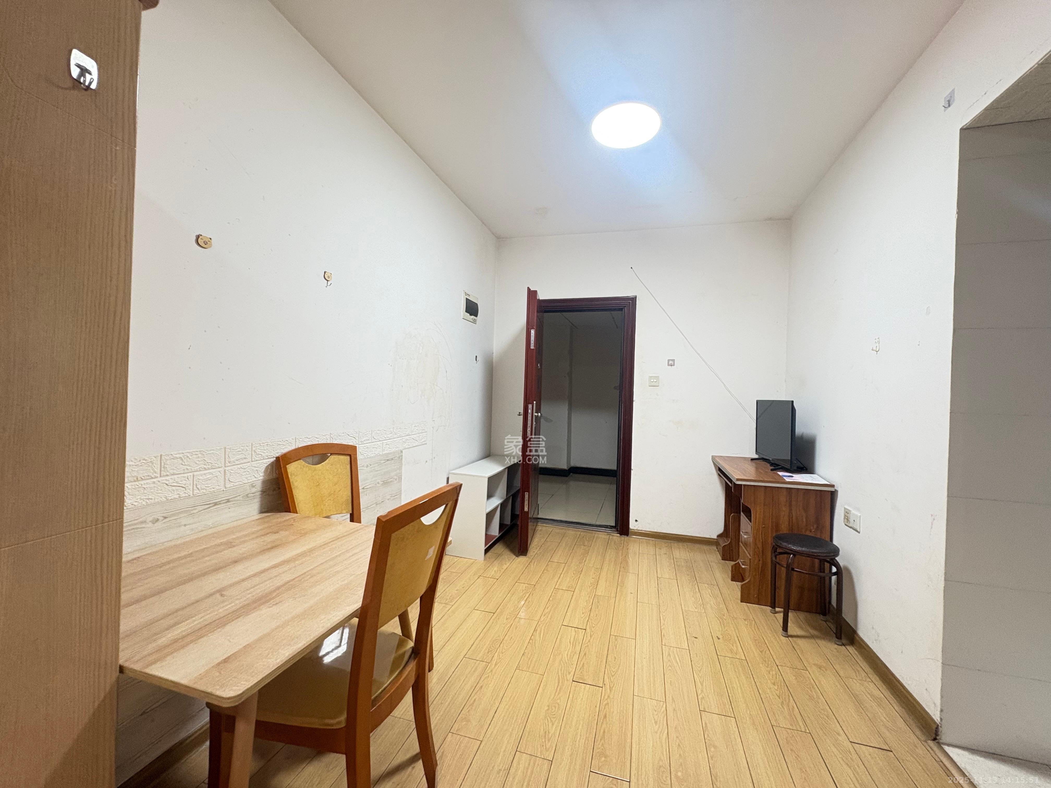 左岸右岸  1室1厅1卫    1200.0元/月室内图