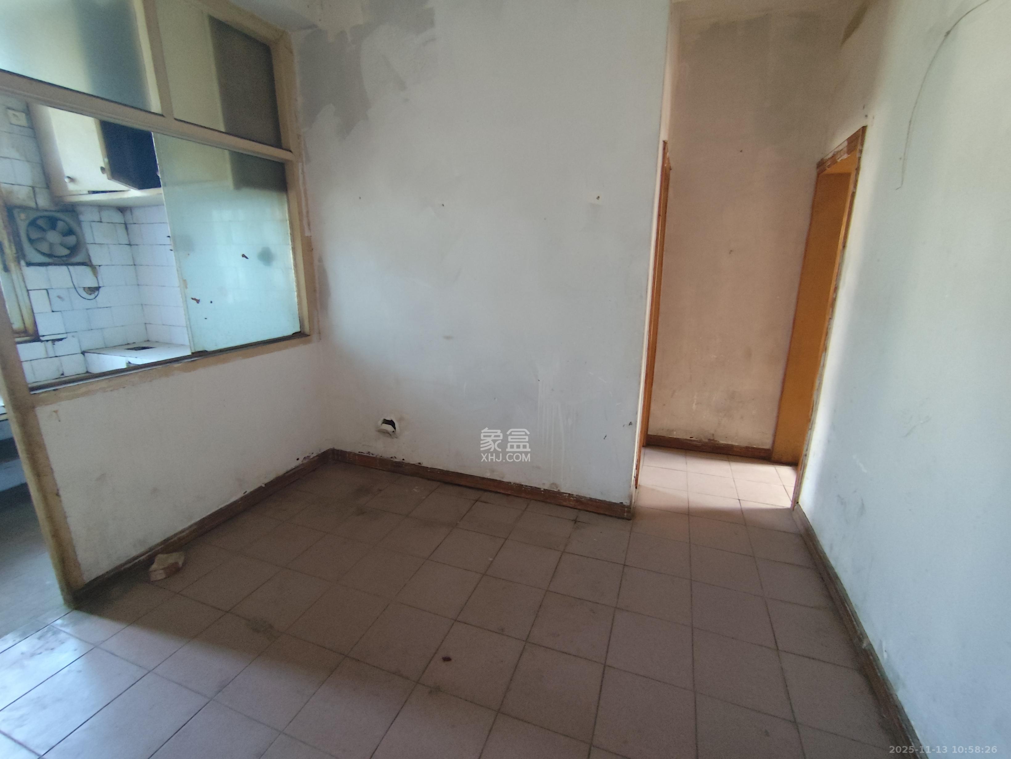 下碧湘街小区 3室1厅1卫 1500.0元/月 下碧湘街小区 3室1厅1卫 1500.0元/月室内图