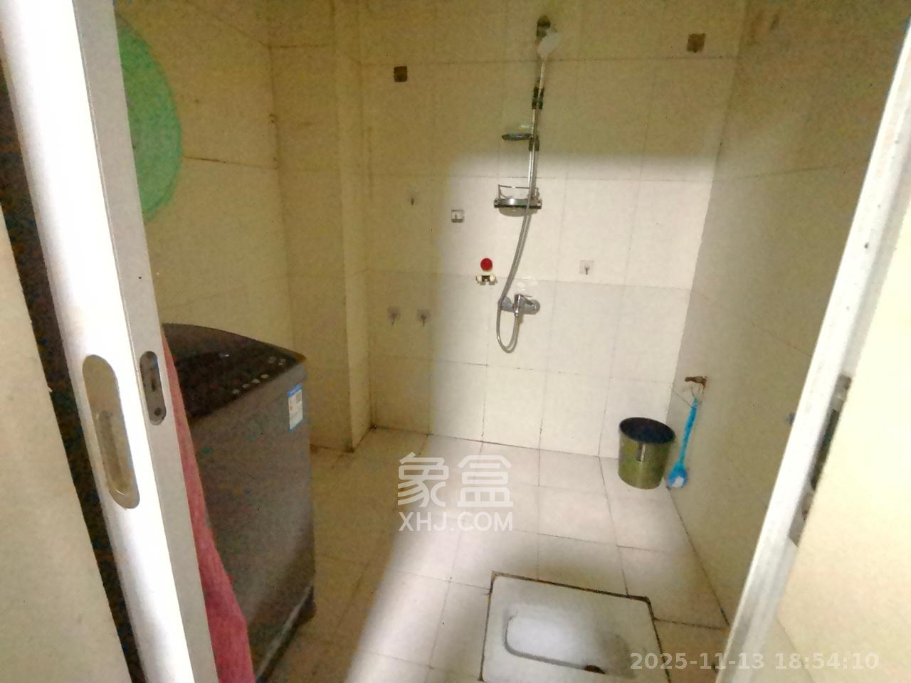 中南汽车世界 1室0厅0卫 1300.0元/月 中南汽车世界 1室0厅0卫 1300.0元/月室内图