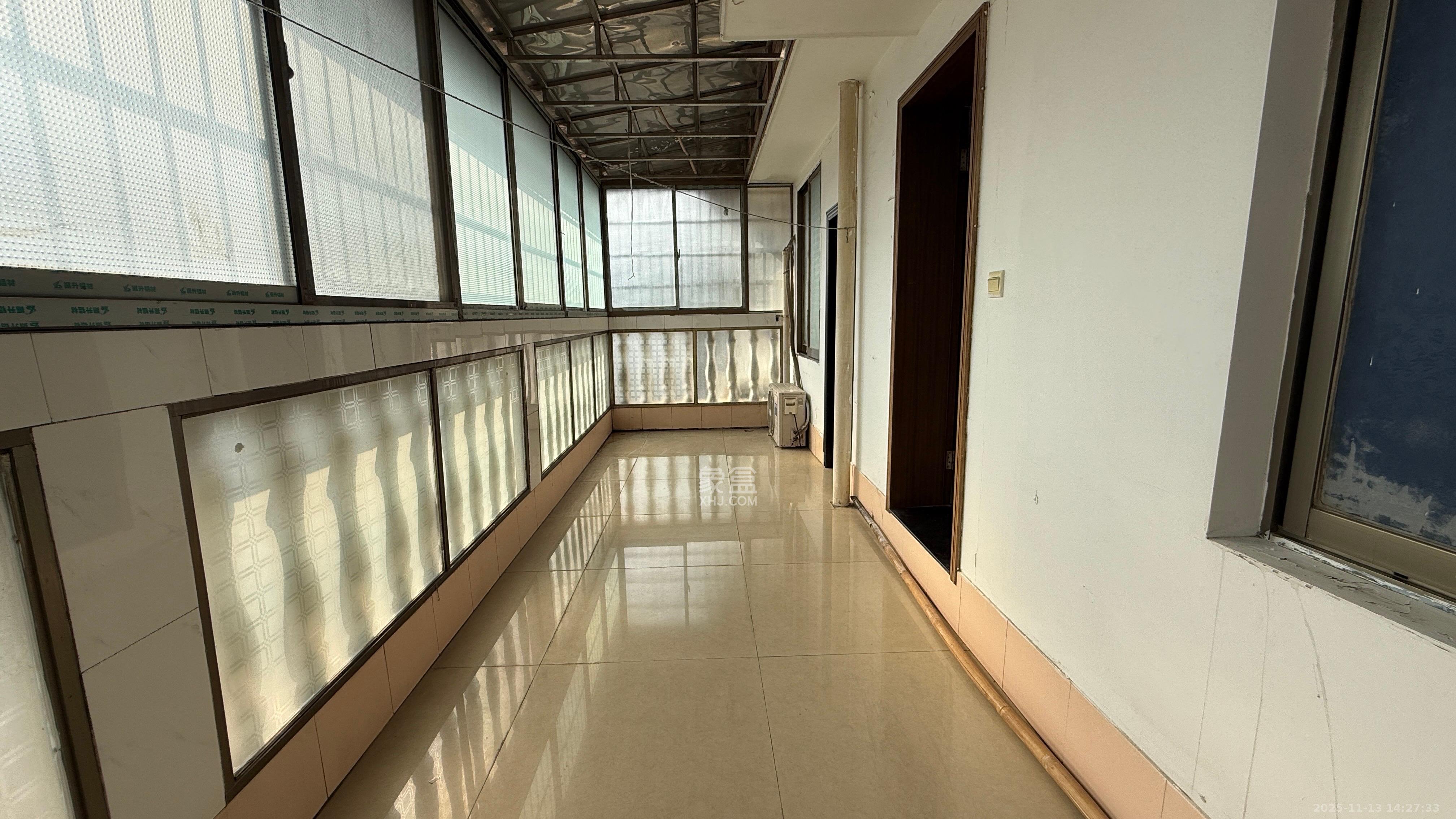 东南明苑  9室2厅3卫    3500.0元/月室内图