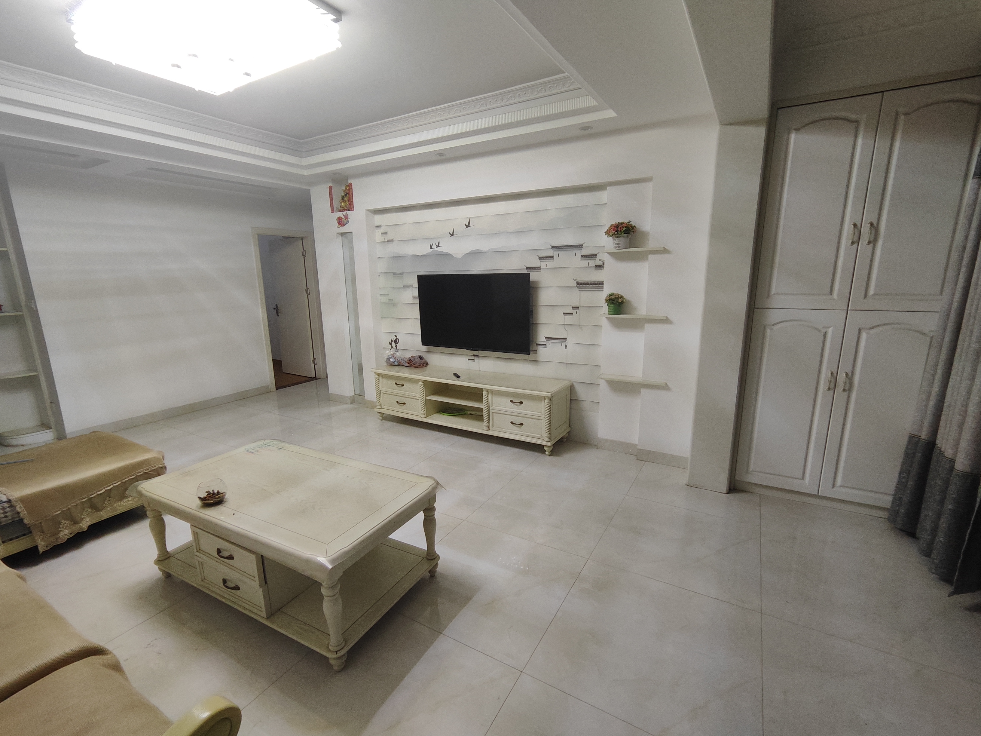 长湖峰境 1室0厅0卫 2100.0元/月 长湖峰境 1室0厅0卫 2100.0元/月室内图