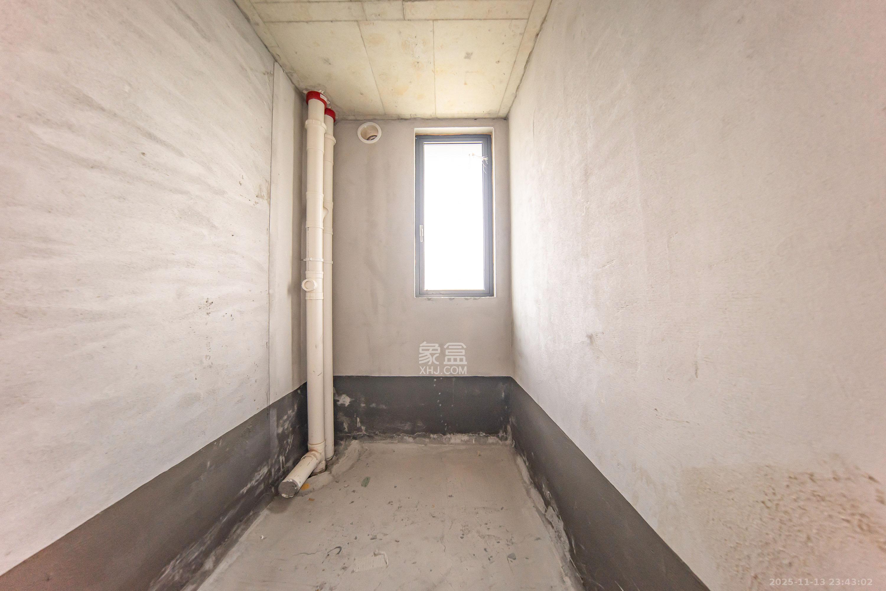 城发恒伟洋湖映2009  4室2厅1卫    248.0万卫生间