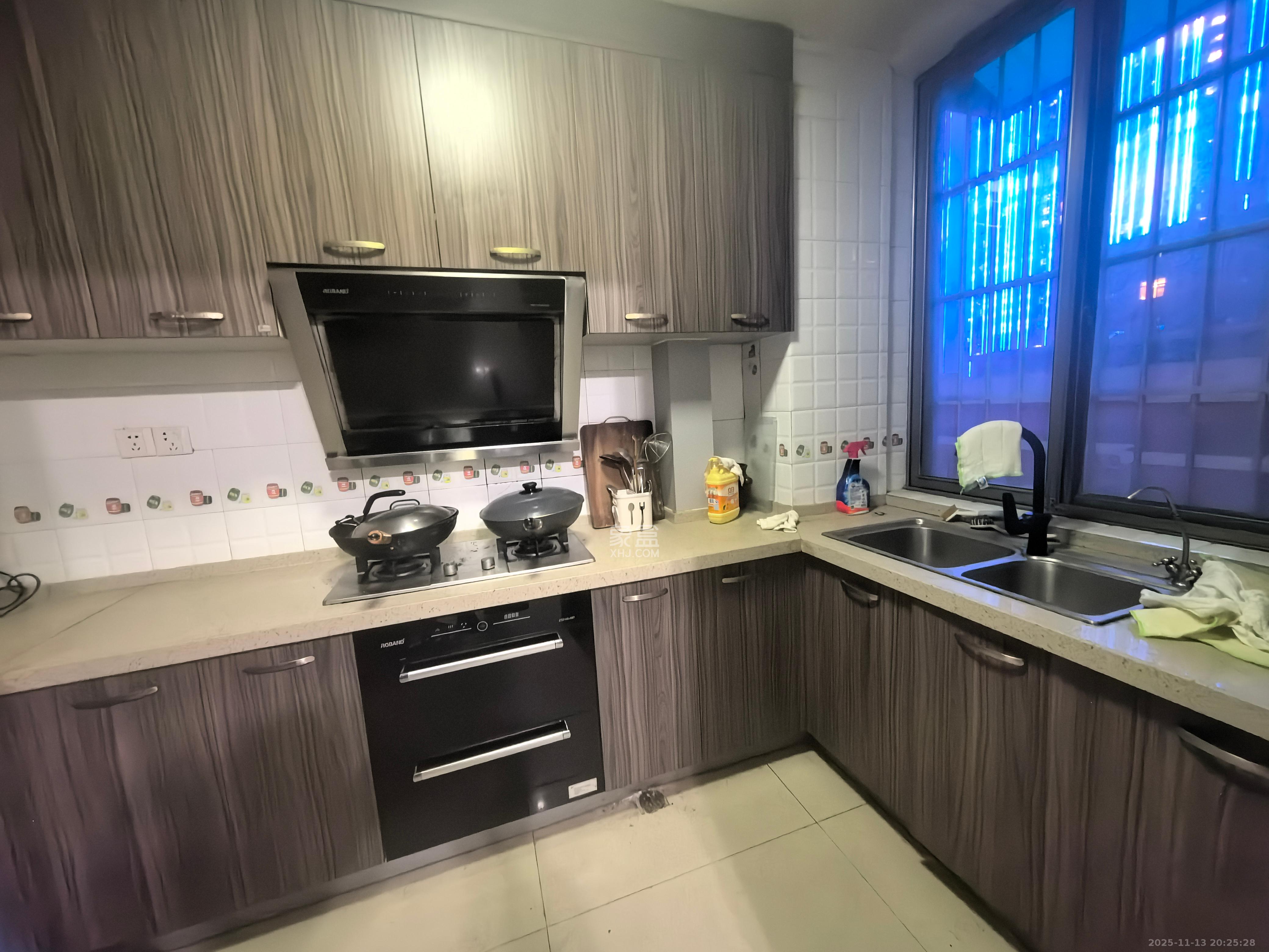 雅园小区  4室2厅2卫    3600.0元/月室内图