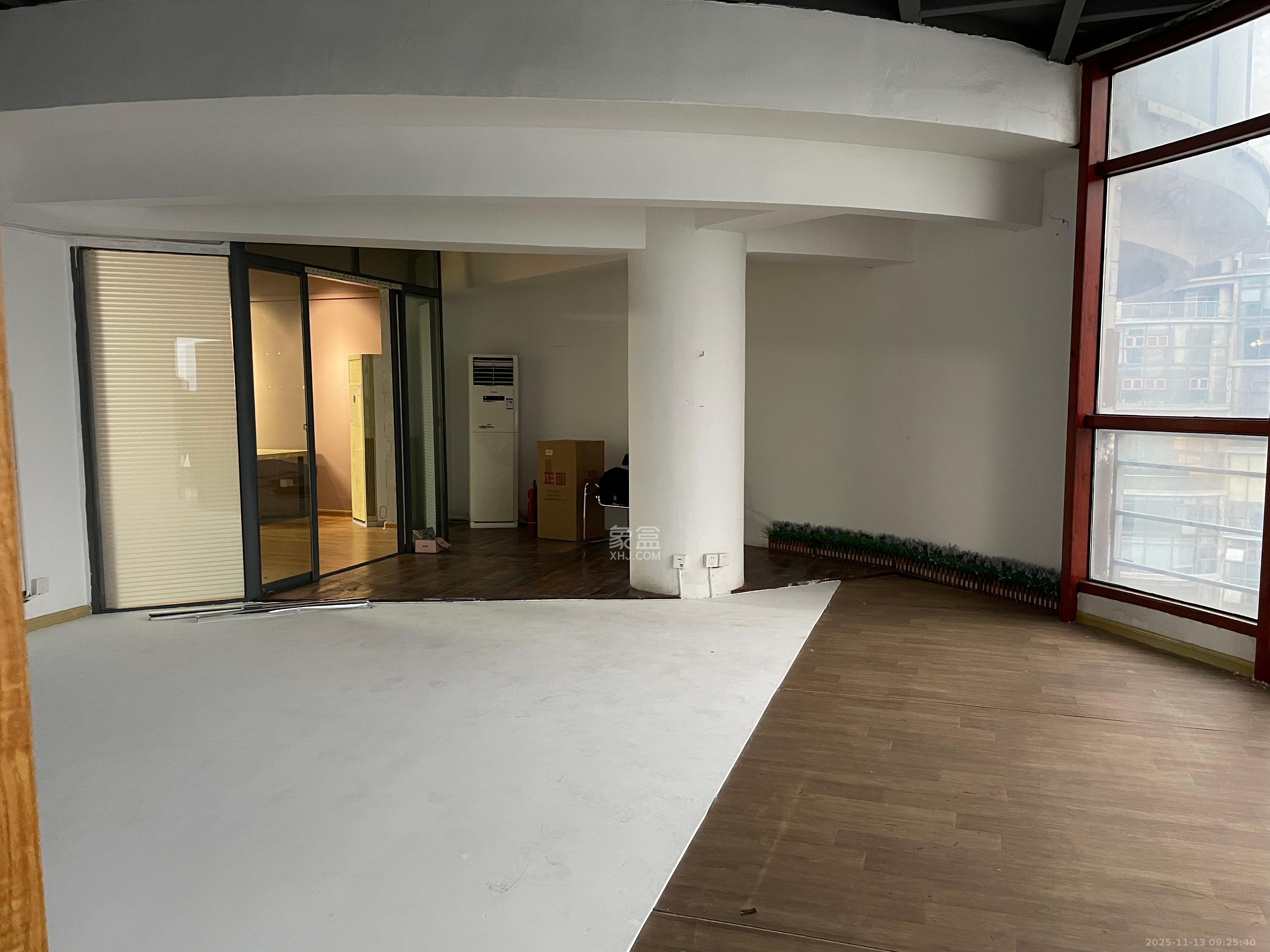 湘江世纪城富湾国际 5室2厅3卫 6000.0元/月 湘江世纪城富湾国际 5室2厅3卫 6000.0元/月室内图