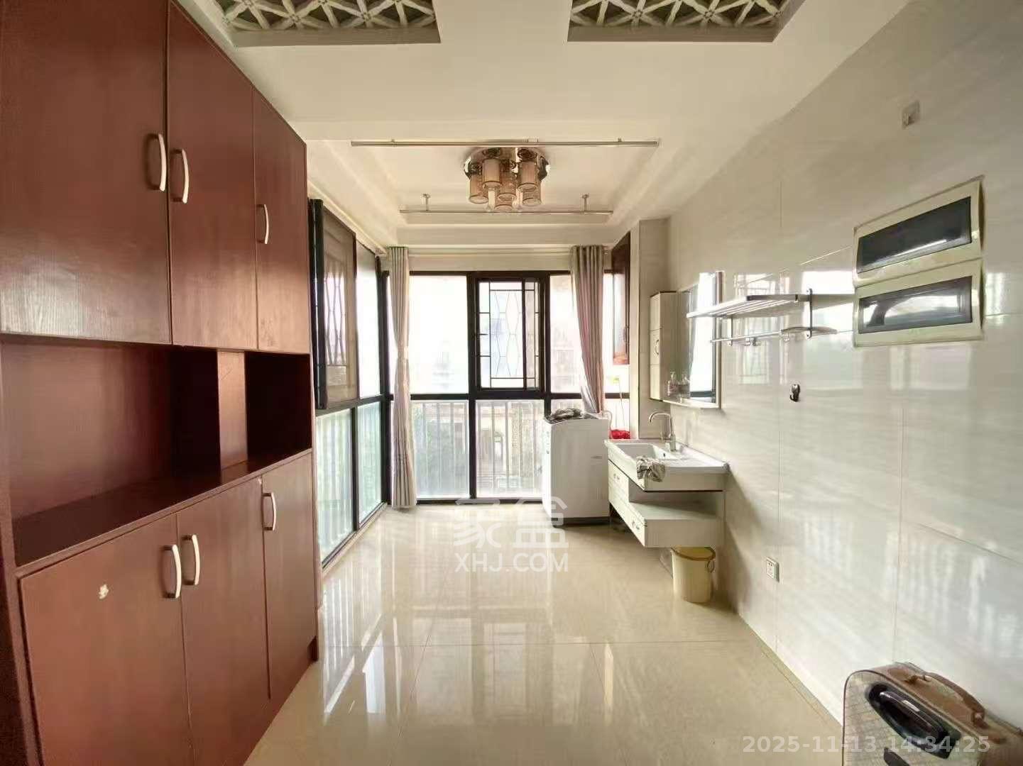 麓谷明珠  4室2厅2卫    3000.0元/月室内图