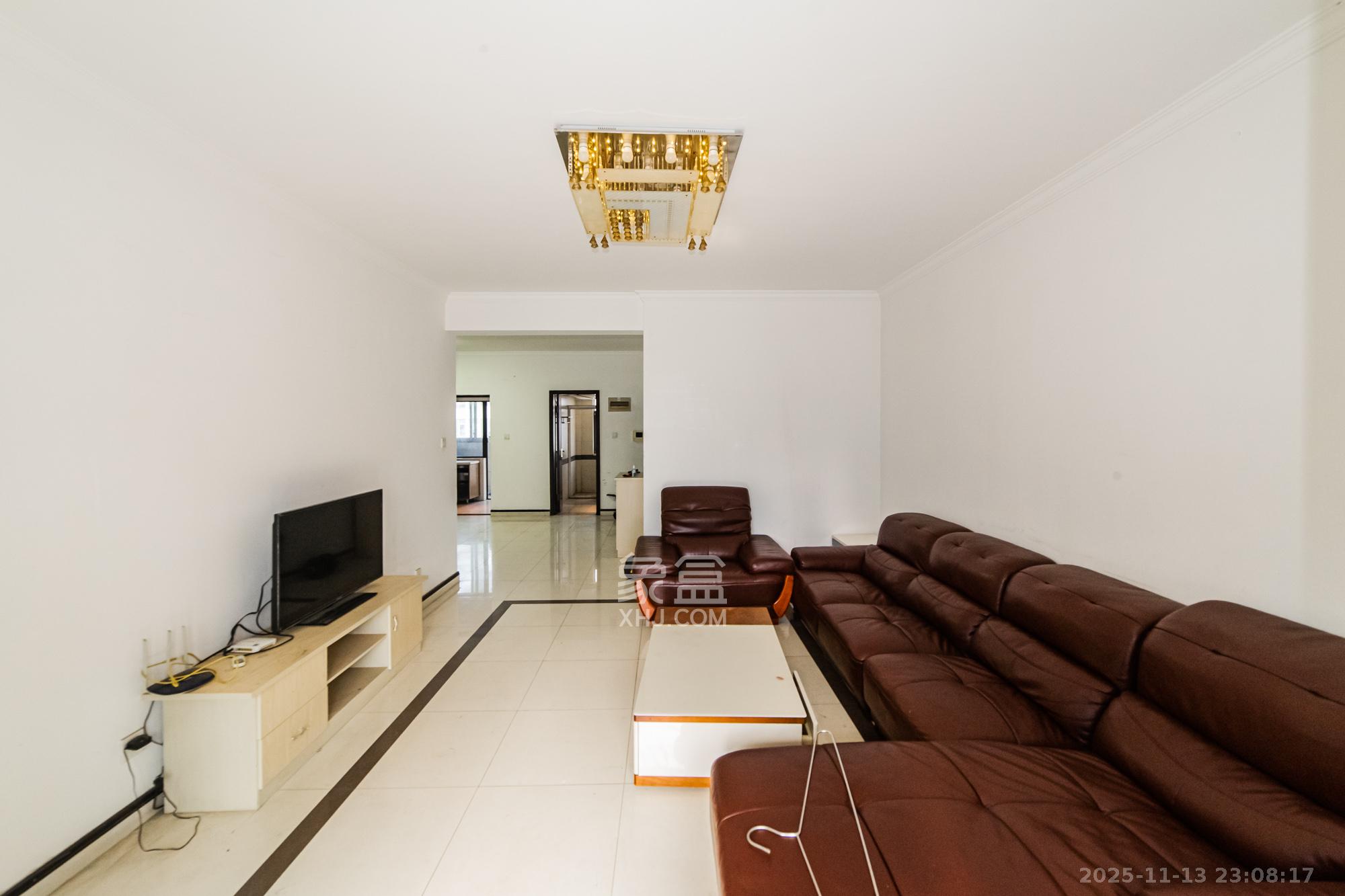 珠江花城二期扶水岸  3室2厅2卫    96.0万客厅