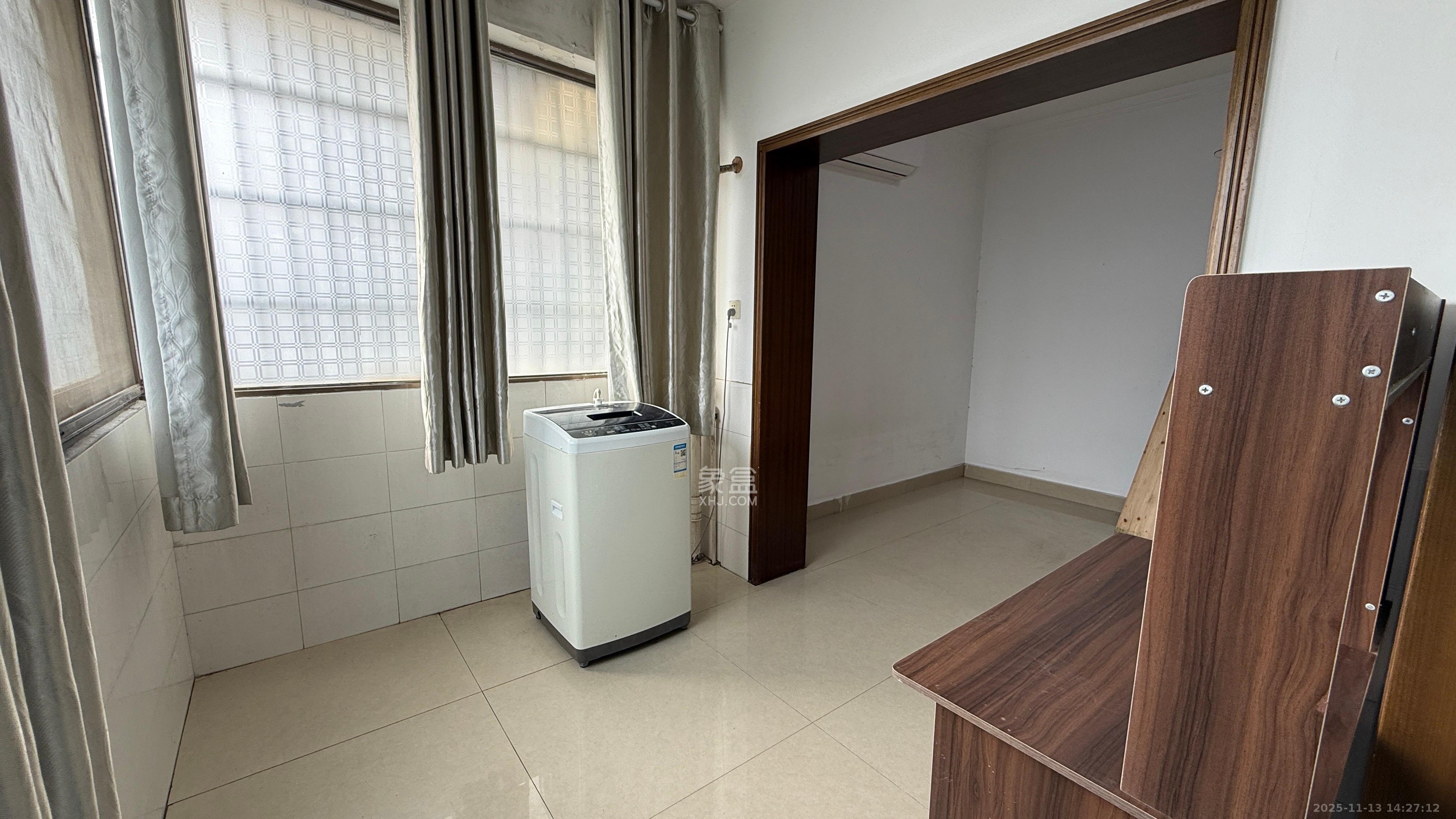 东南明苑  9室2厅3卫    3500.0元/月室内图