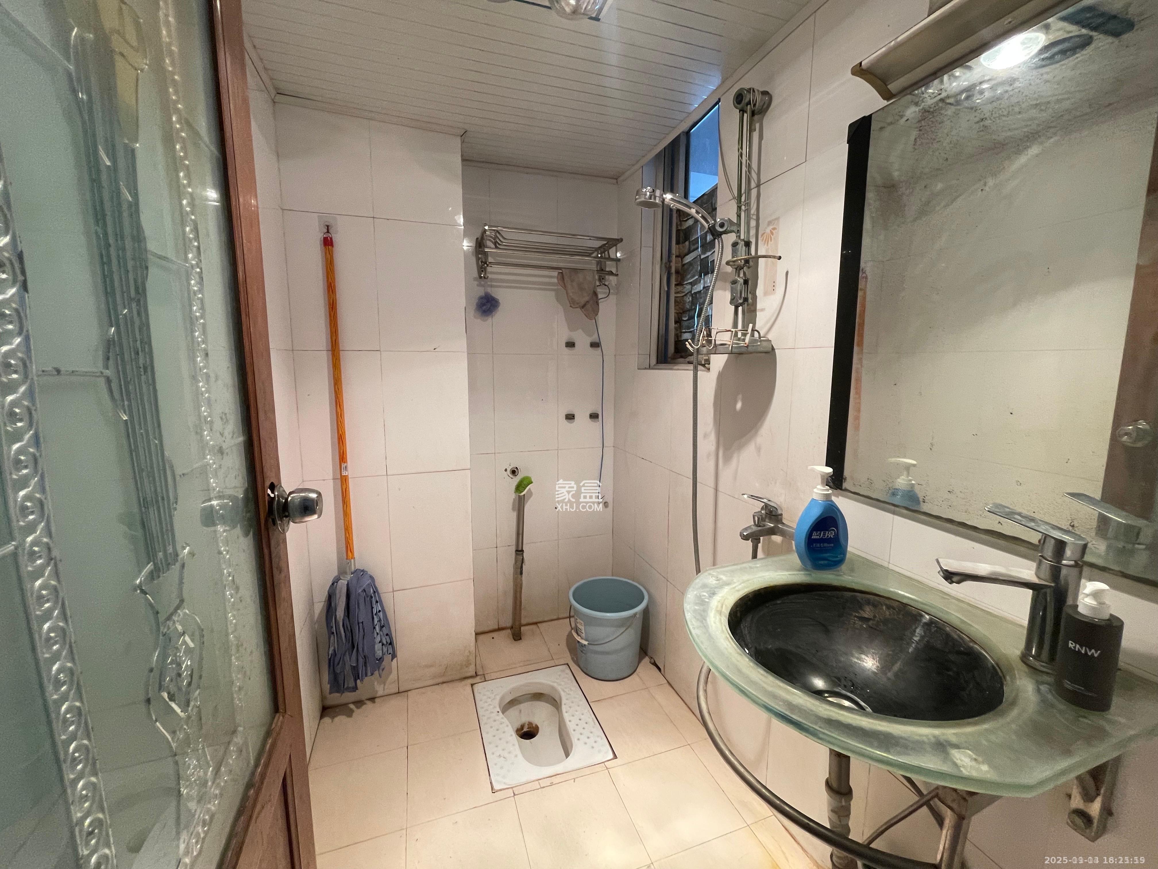 未来现代城 1室2厅1卫 1350.0元/月 未来现代城 1室2厅1卫 1350.0元/月室内图