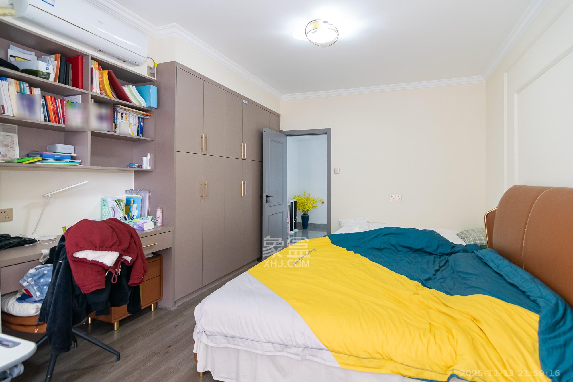 澳海澜庭 4室2厅2卫 108.0万 澳海澜庭 4室2厅2卫 108.0万卧室