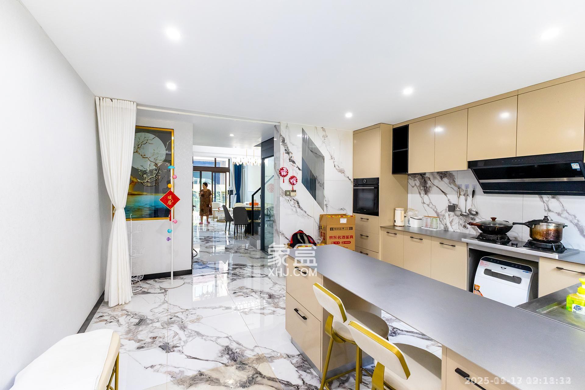 盈峰翠邸  5室2厅4卫    12000.0元/月室内图