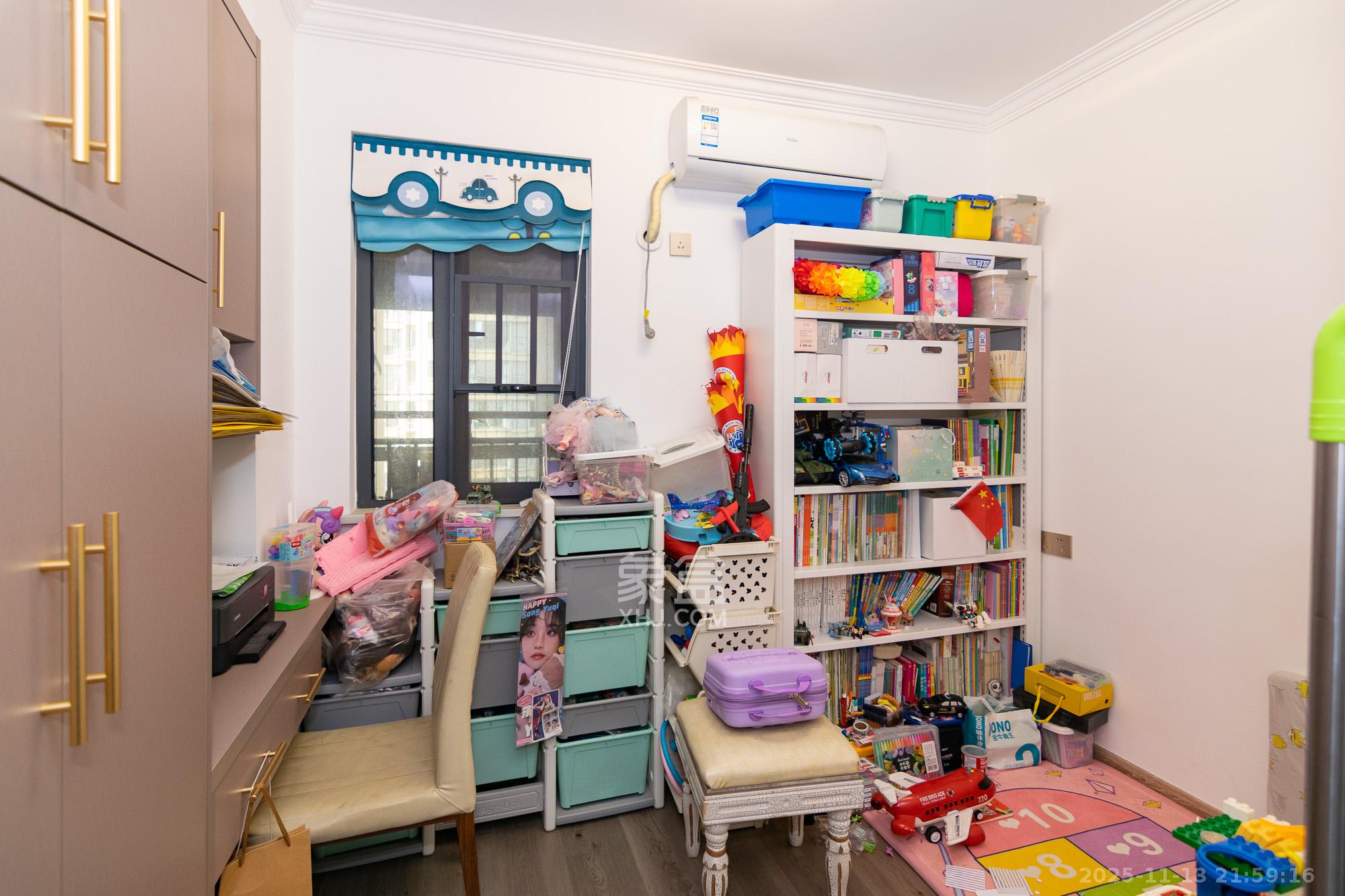 澳海澜庭  4室2厅2卫    108.0万卧室