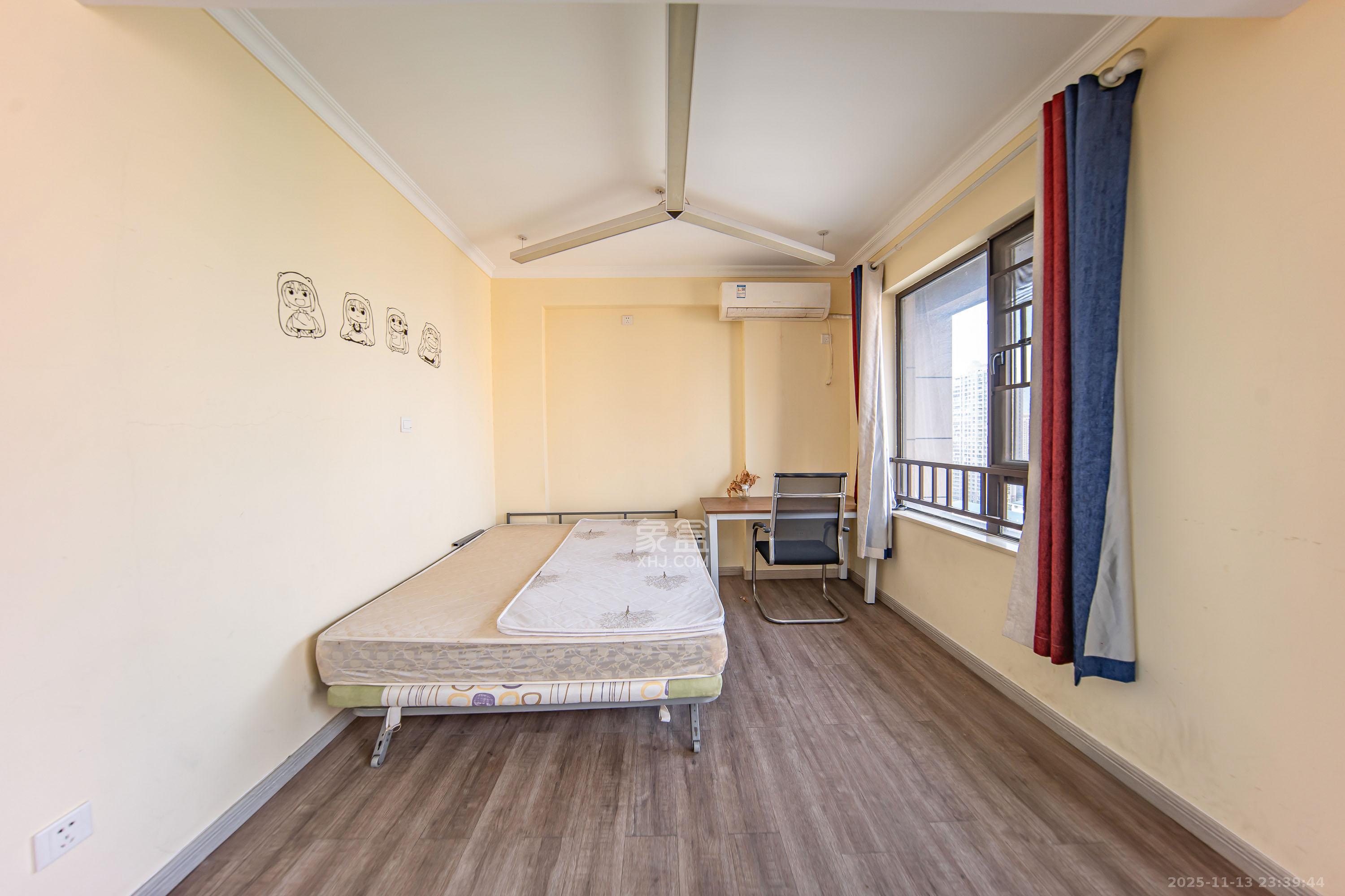 北大资源理想家园  4室2厅2卫    125.0万卧室