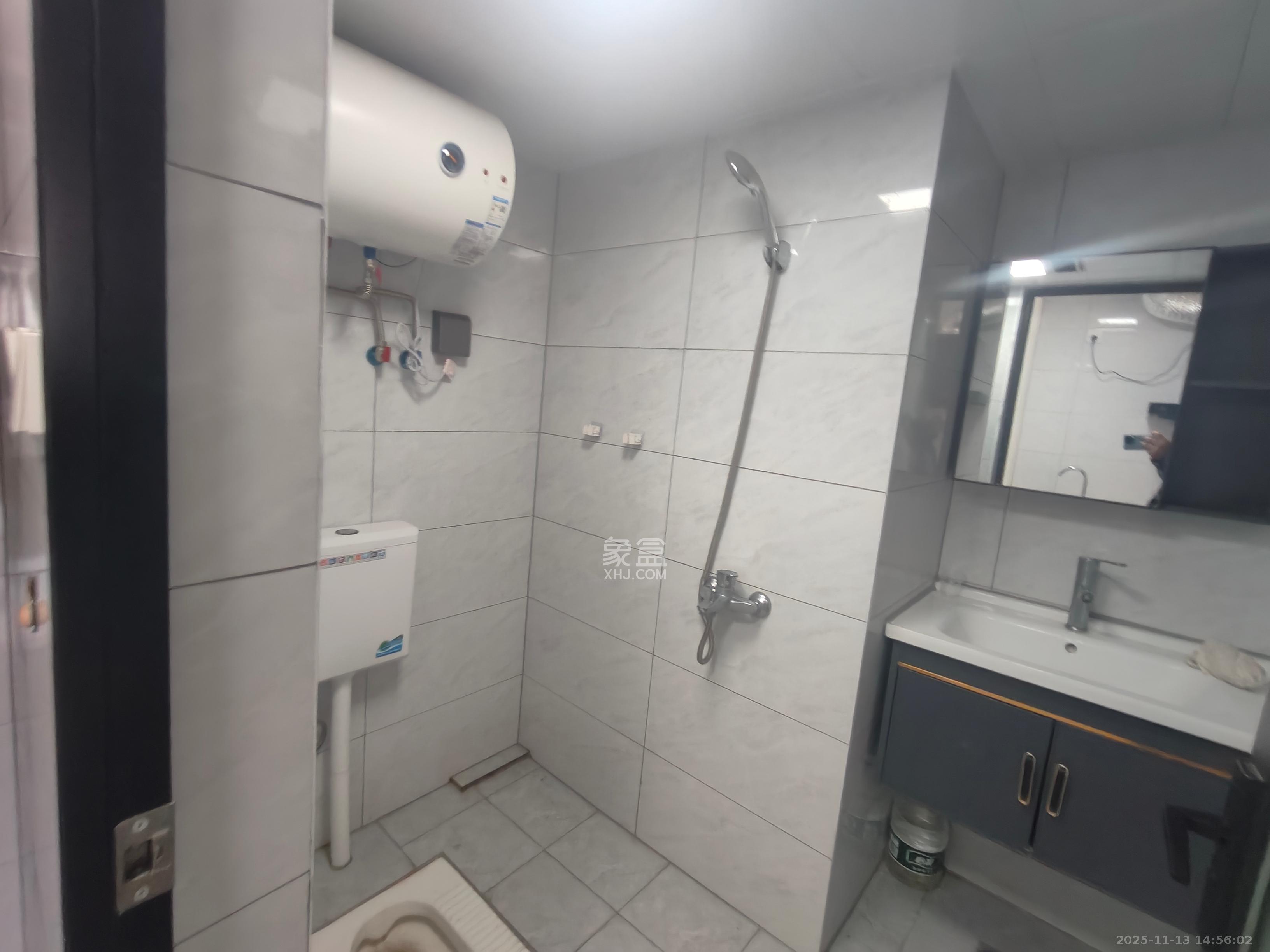 友兴家园  1室1厅1卫    1600.0元/月室内图