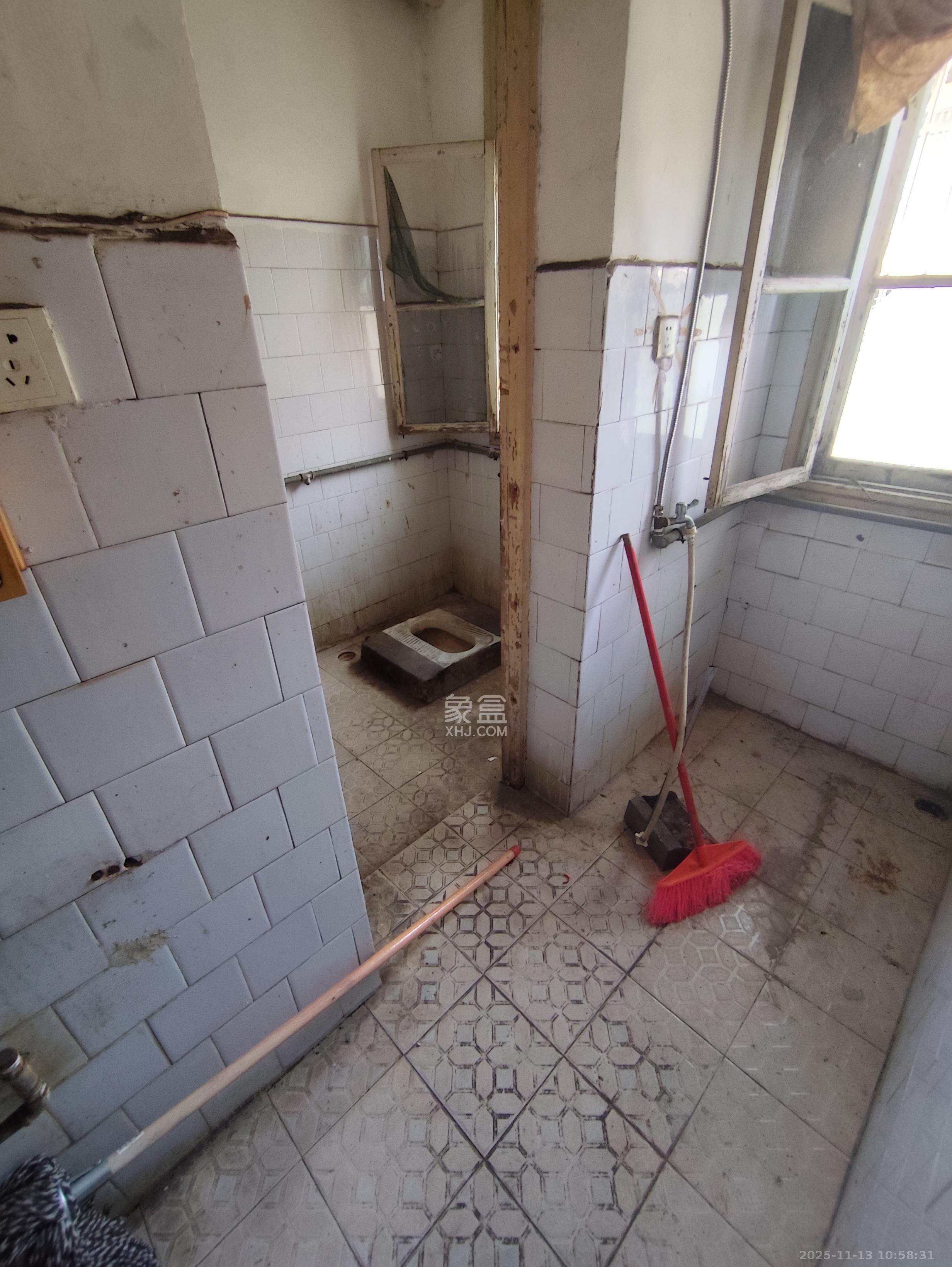 下碧湘街小区 3室1厅1卫 1500.0元/月 下碧湘街小区 3室1厅1卫 1500.0元/月室内图