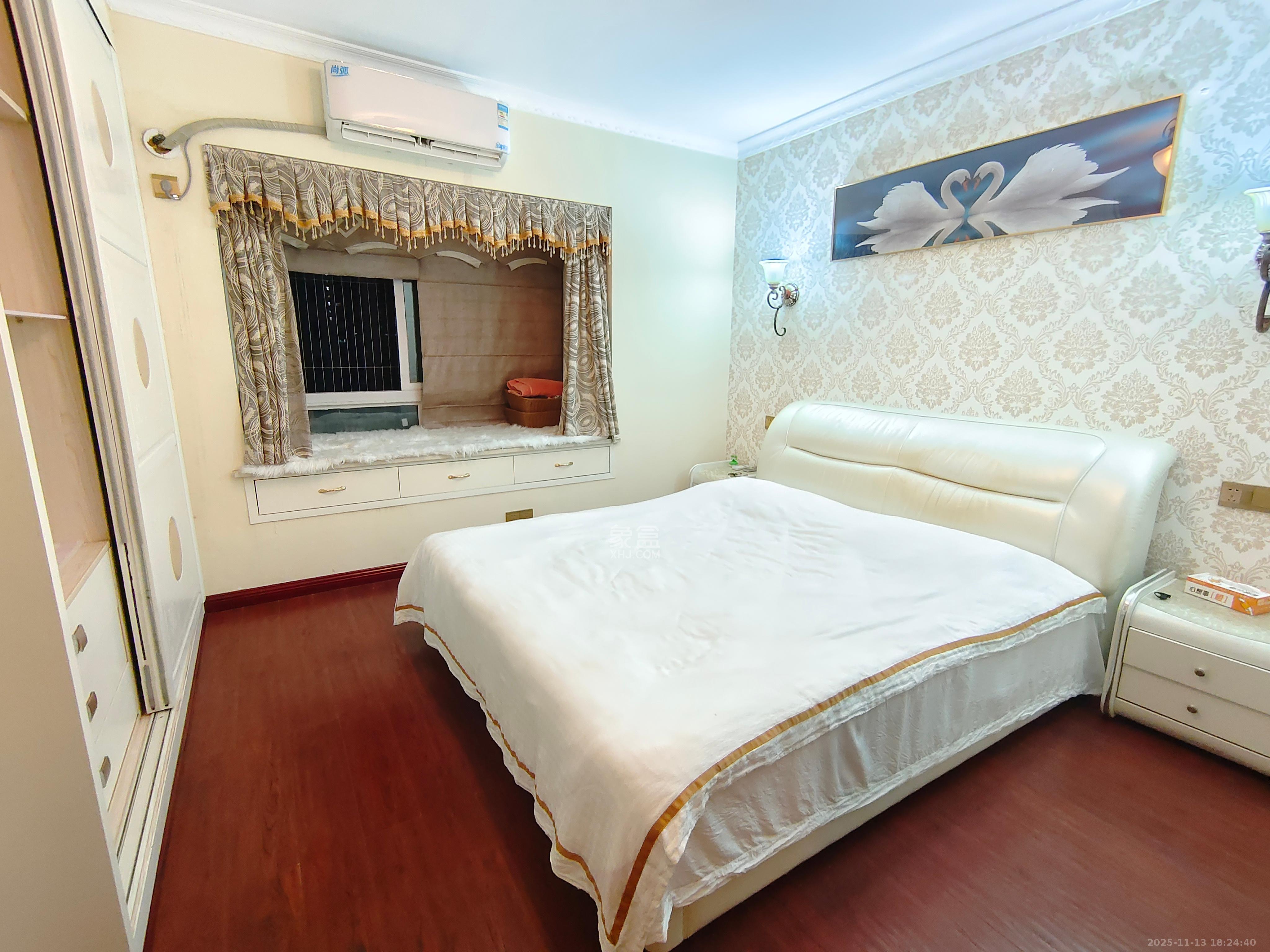 蝴蝶谷  1室2厅1卫    2300.0元/月室内图