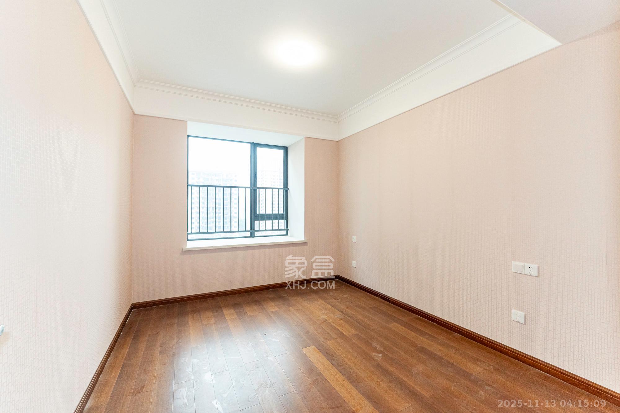 运达锦绣广场  5室2厅3卫    280.0万卧室