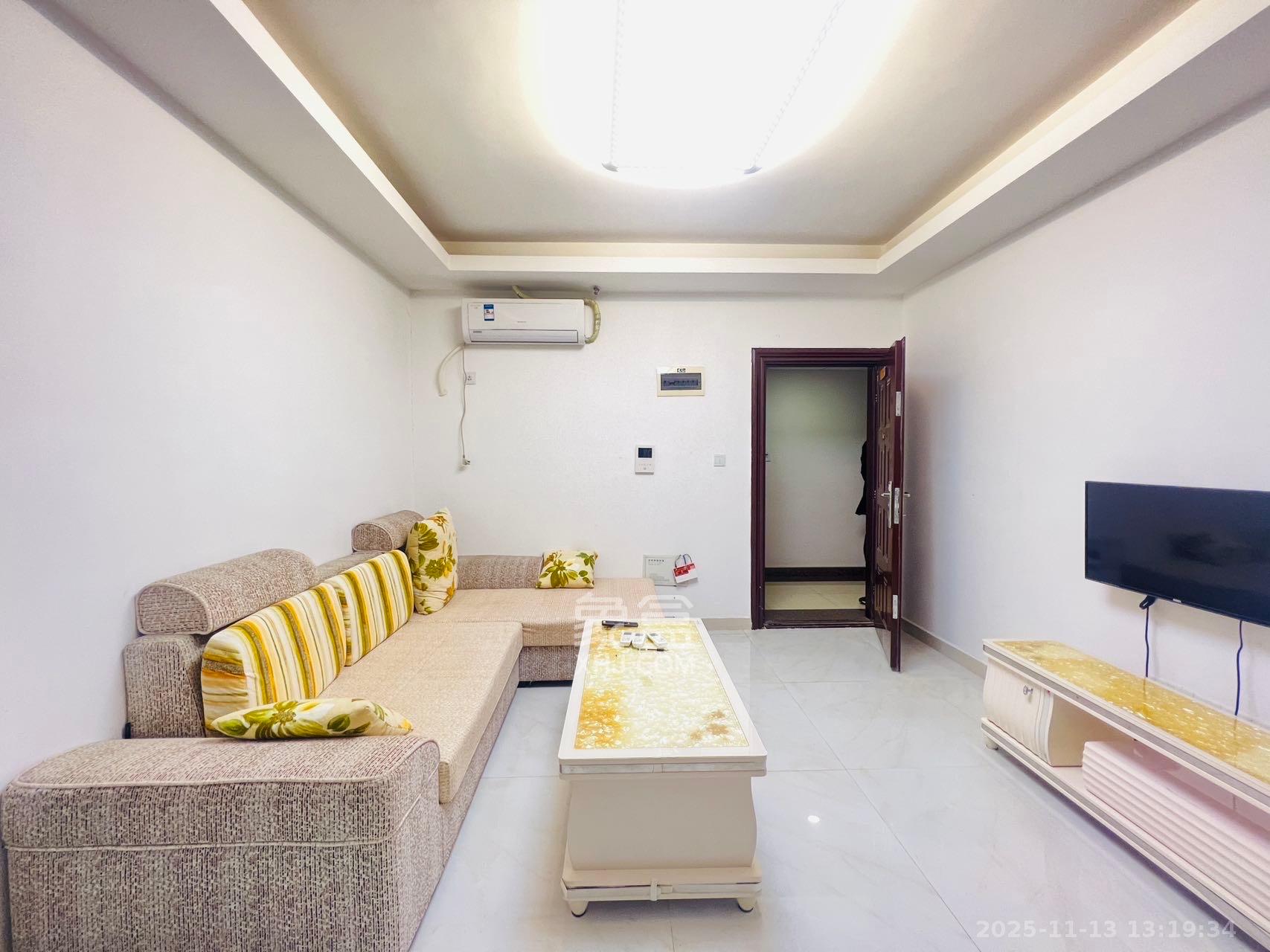 佳兴国际汇  2室2厅1卫    2400.0元/月室内图1