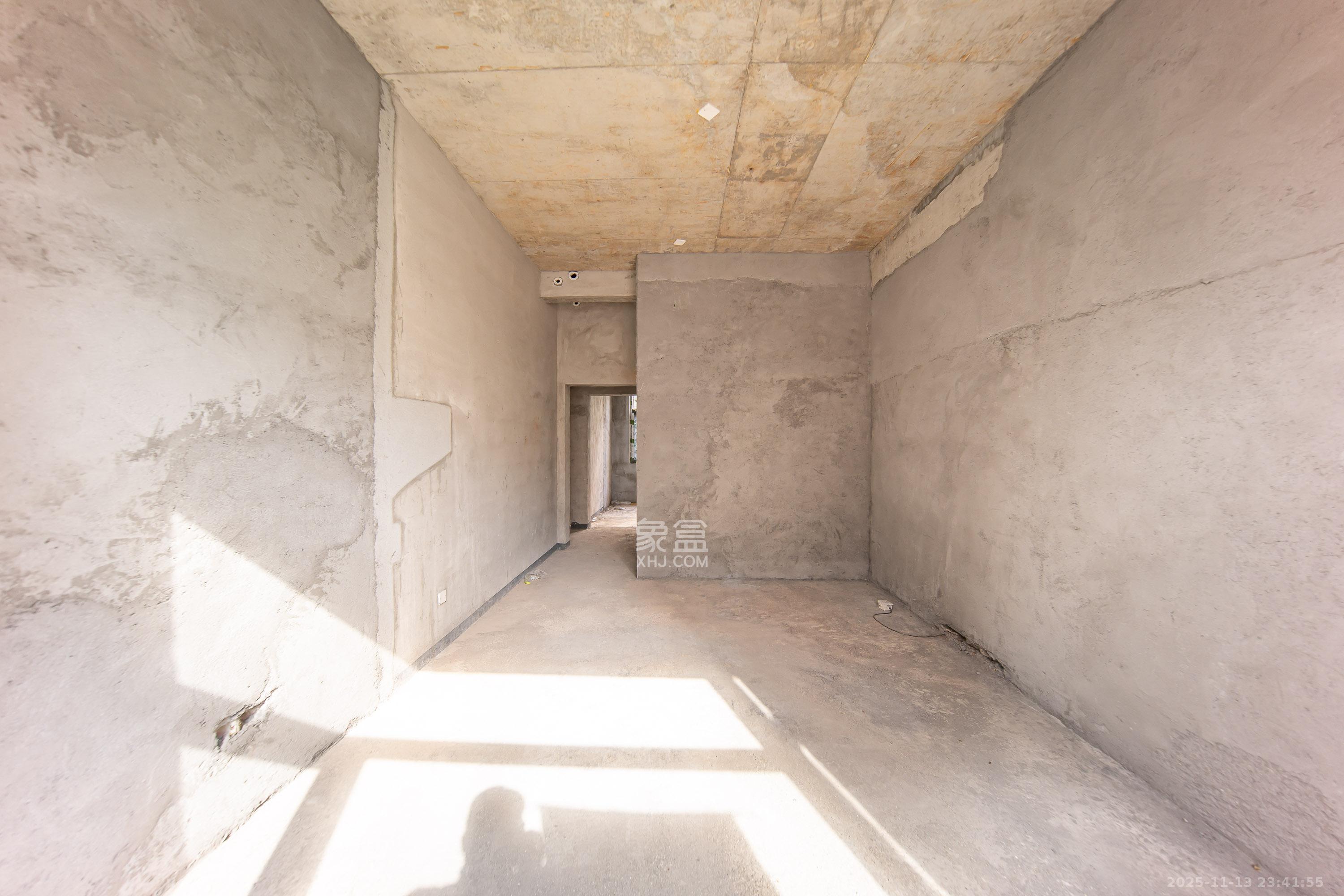 保利长交锦上  4室2厅2卫    120.0万卧室