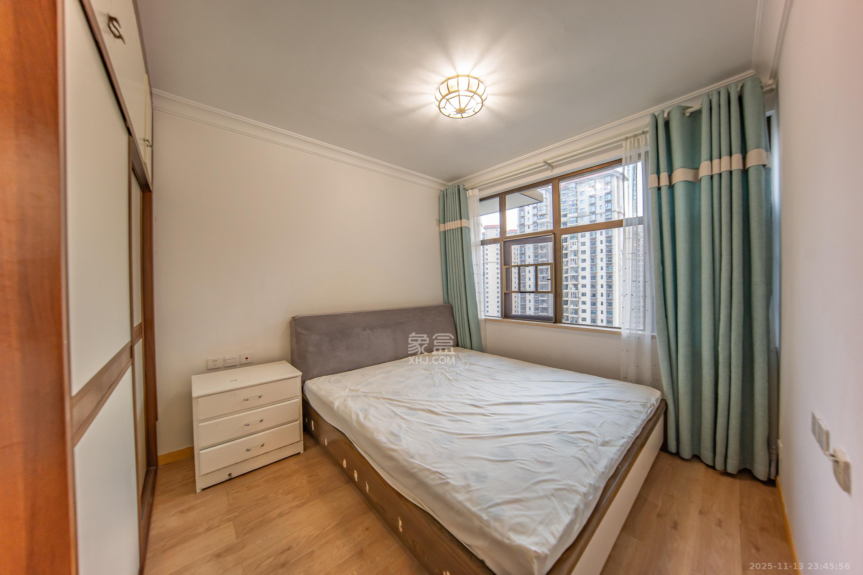 江山帝景哈佛  1室1厅1卫    41.8万卧室