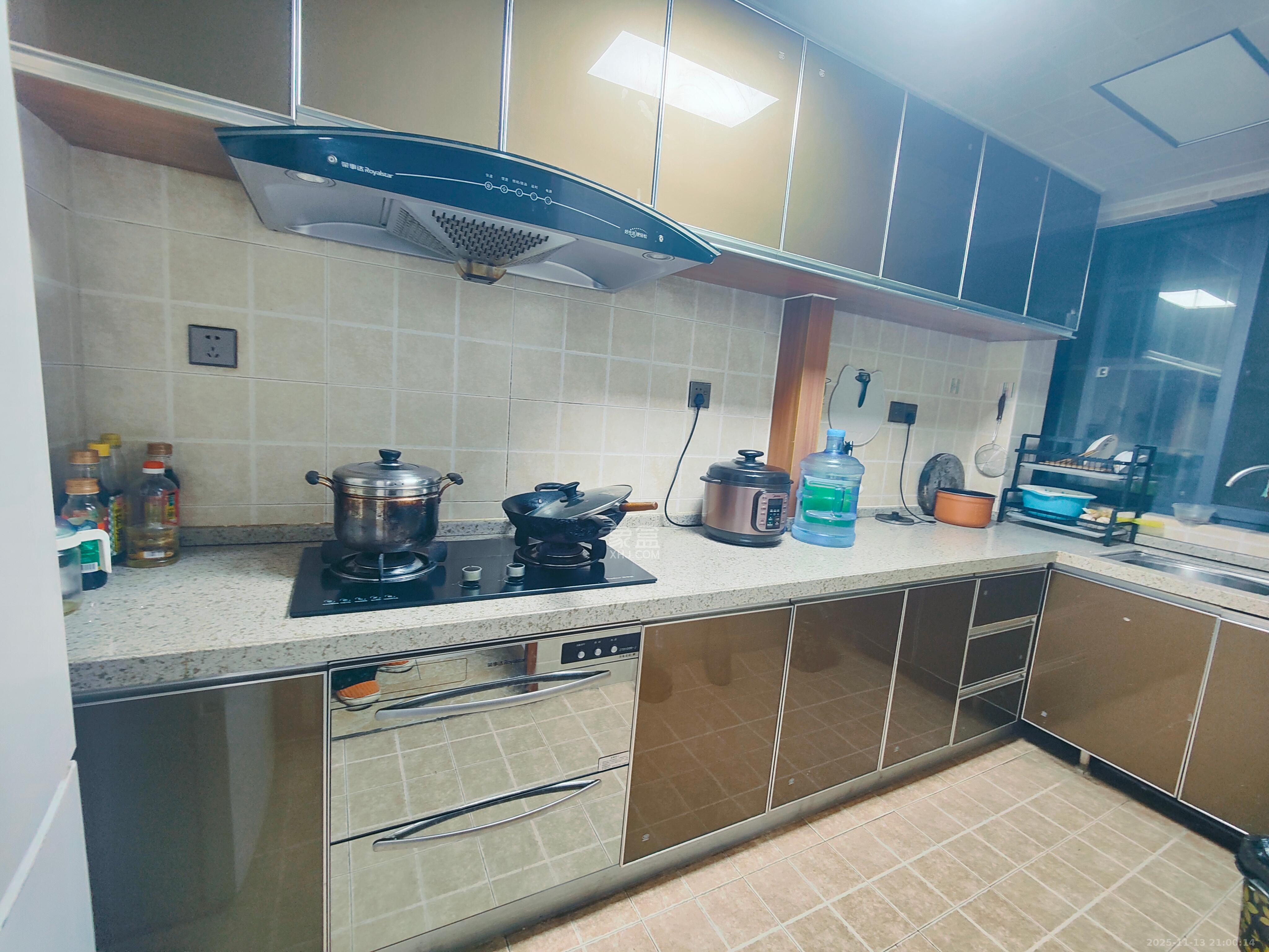 中建芙蓉嘉苑  3室2厅1卫    2000.0元/月室内图