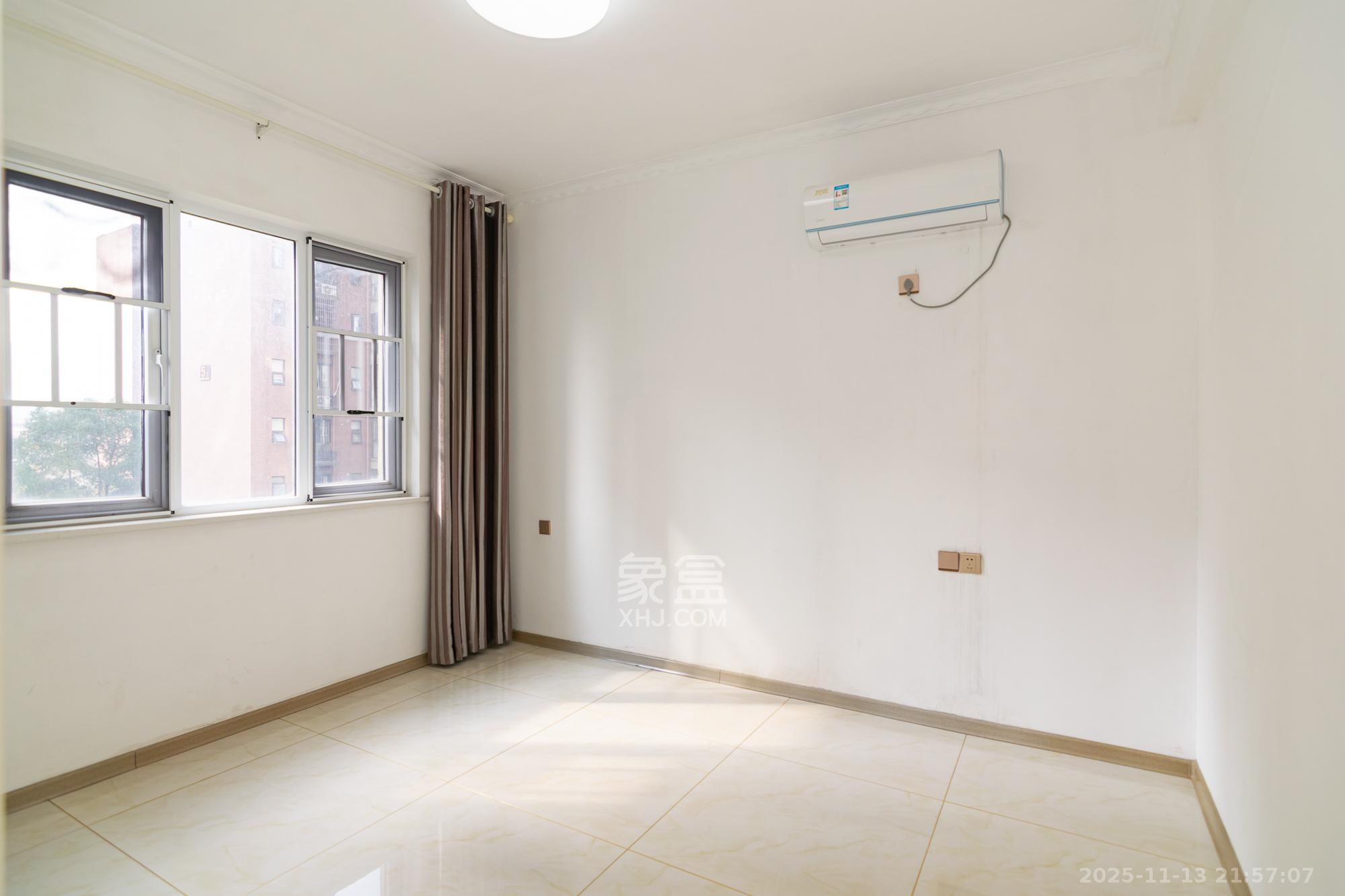 新华联梦想城 3室2厅1卫 82.0万 新华联梦想城 3室2厅1卫 82.0万卧室