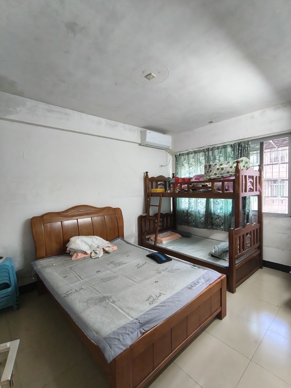 海鸿大厦  3室2厅2卫    110.0万客厅