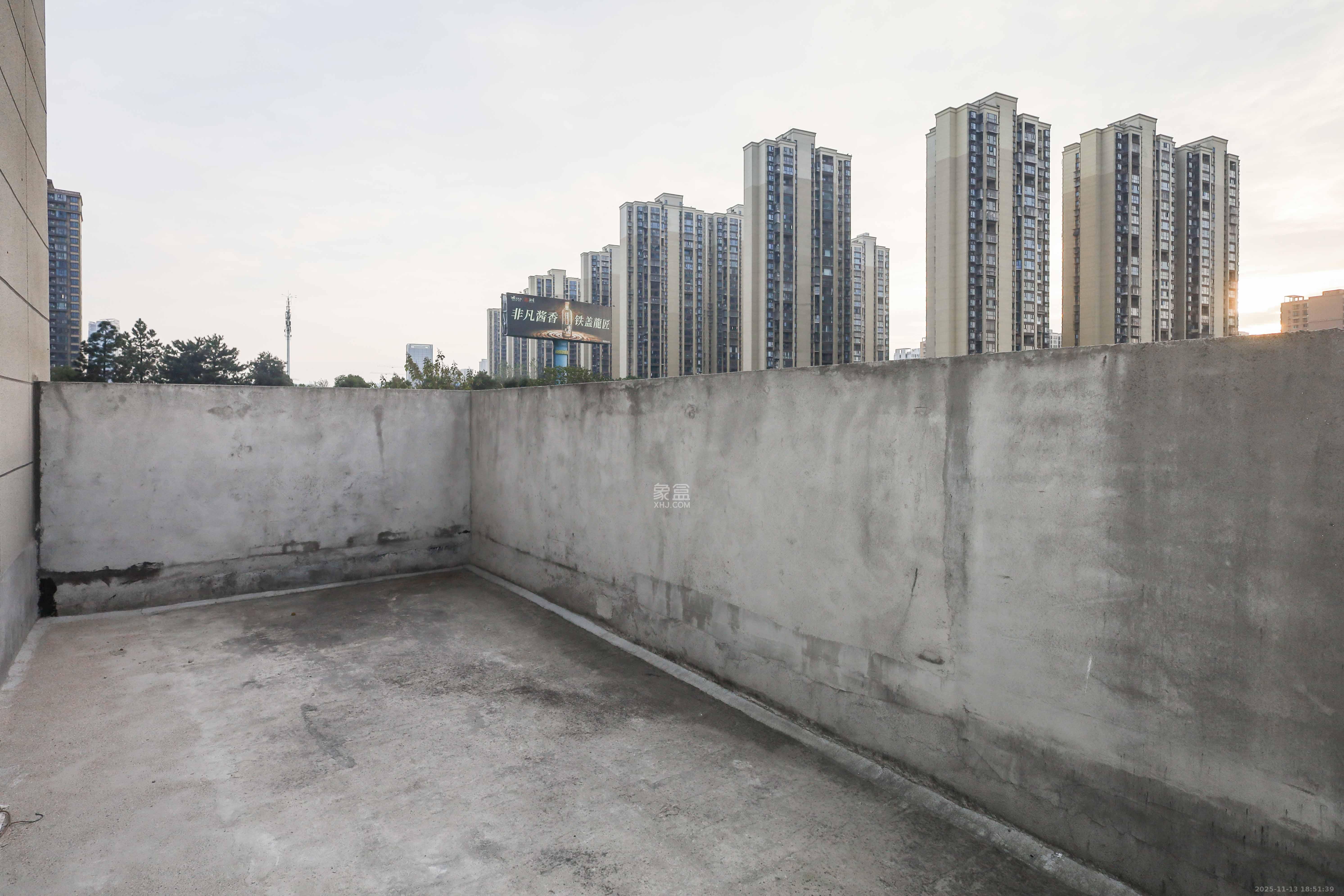 步步高梅溪新天地二期(步步高梅溪嘉苑) 4室2厅2卫 110.0万 步步高梅溪新天地二期(步步高梅溪嘉苑) 4室2厅2卫 110.0万阳台