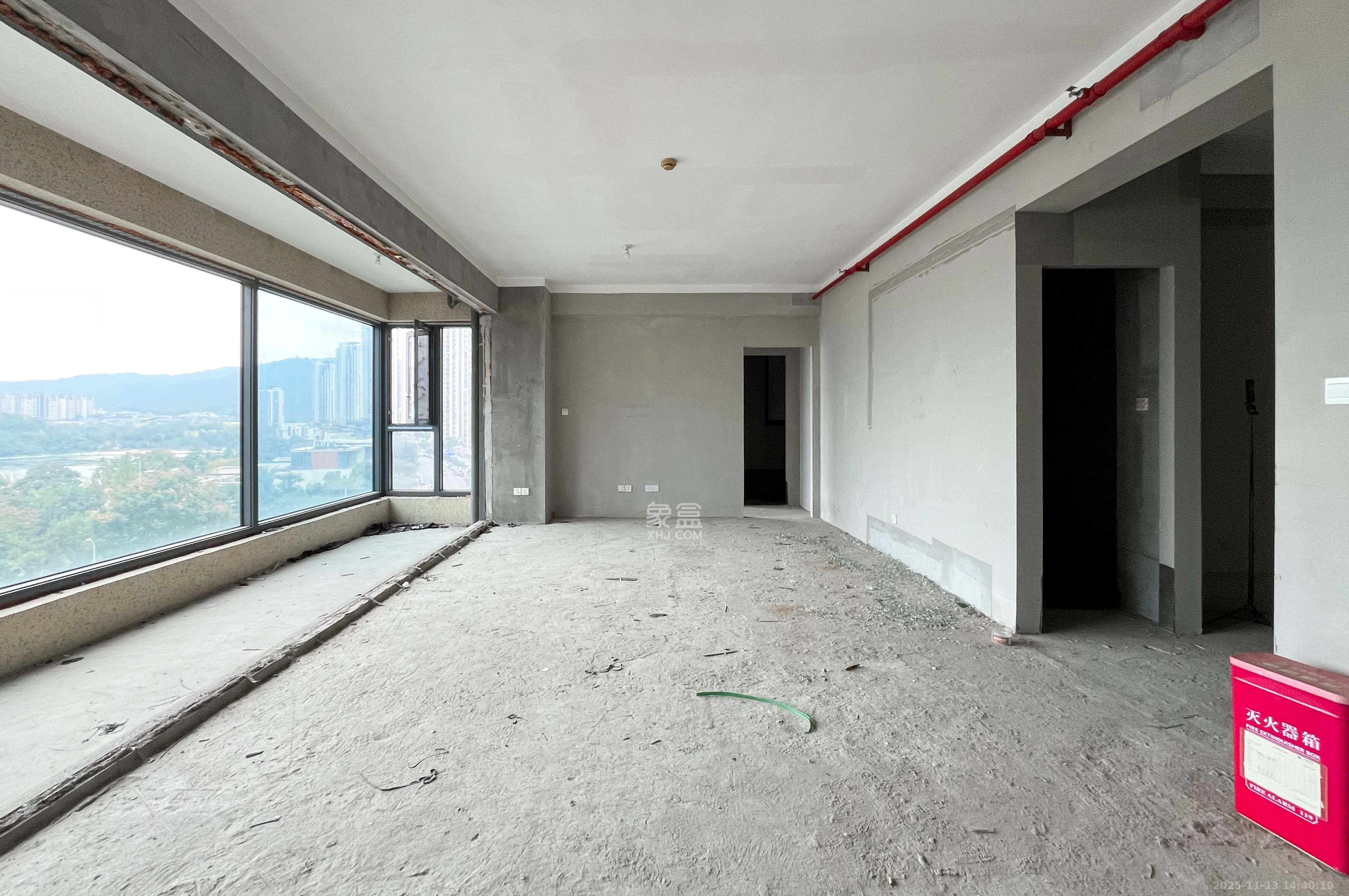 卓越浅水湾 4室2厅2卫 270.0万 卓越浅水湾 4室2厅2卫 270.0万客厅