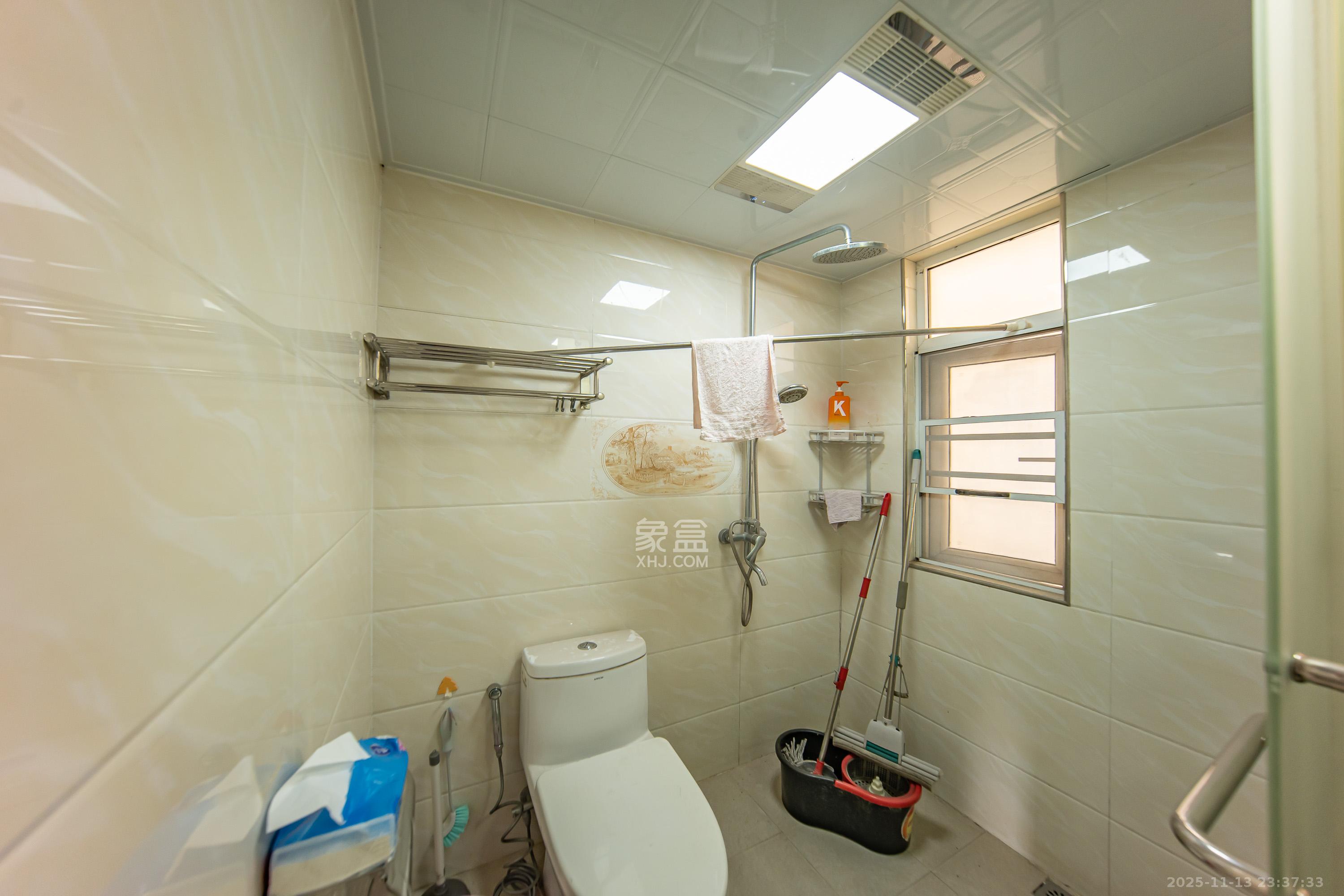 米兰春天 3室2厅1卫 70.0万 米兰春天 3室2厅1卫 70.0万卫生间