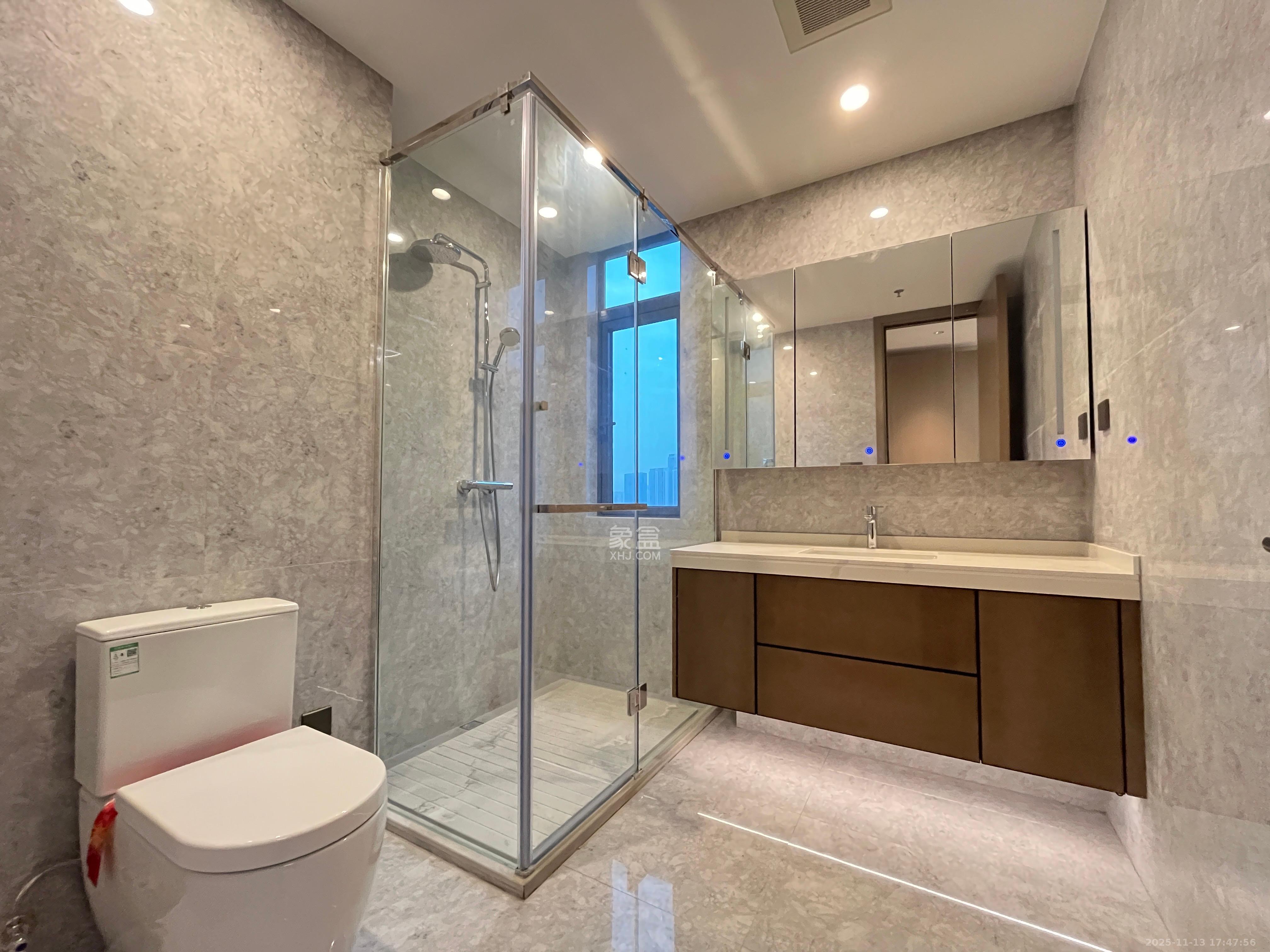 旭辉铂悦湘江  4室2厅5卫    25000.0元/月室内图