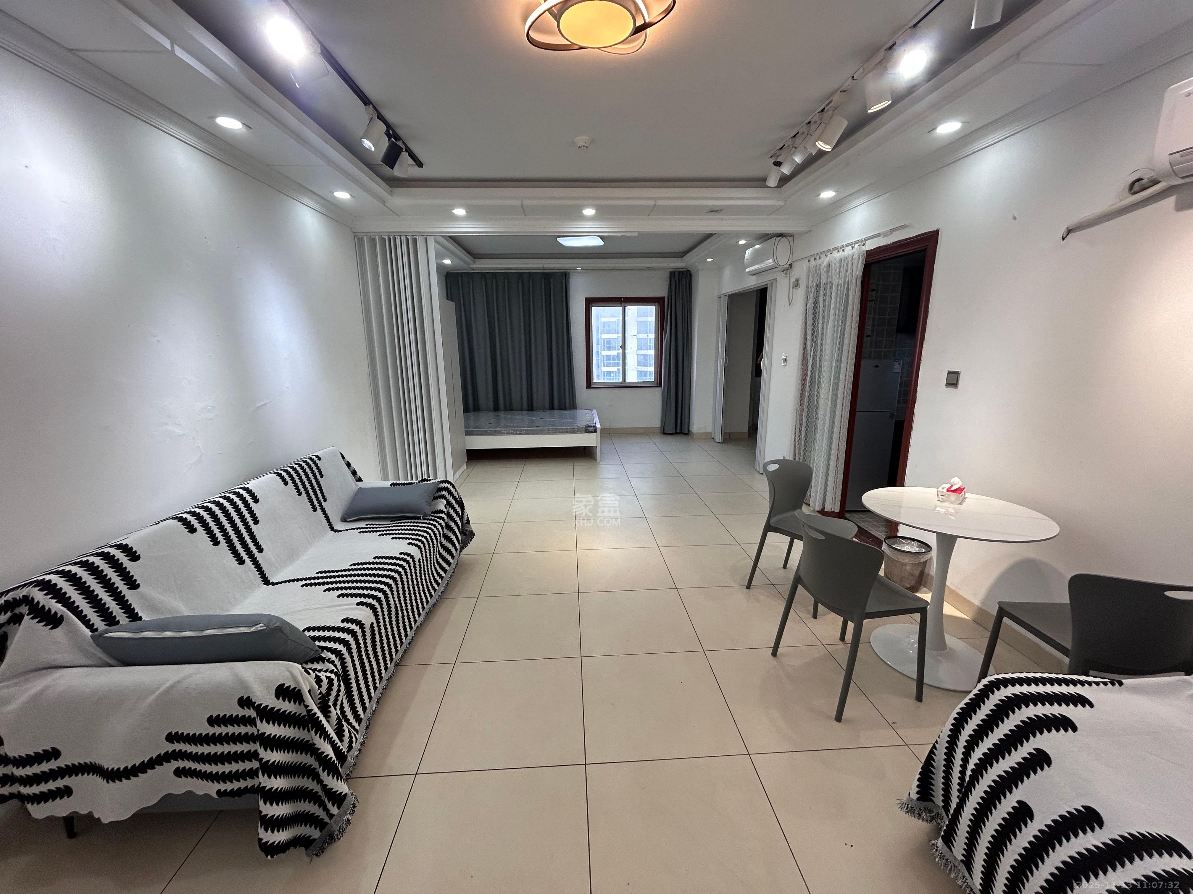 景江东方  1室1厅1卫    2400.0元/月