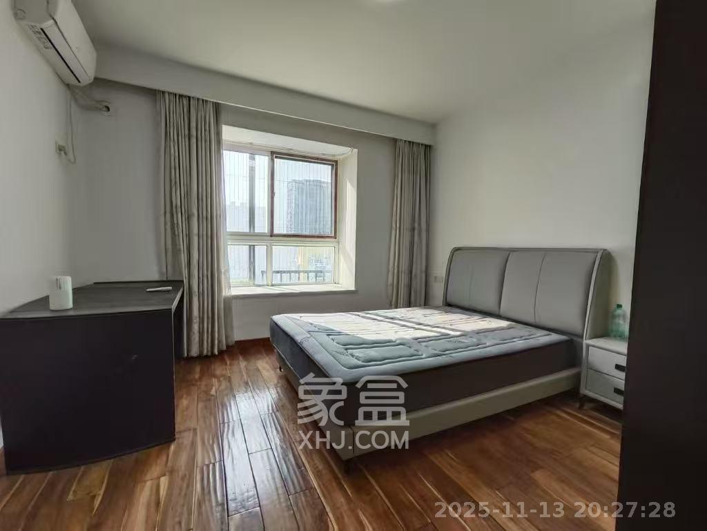 嘉盛华庭（一期、二期、三期）  4室2厅2卫    5500.0元/月室内图