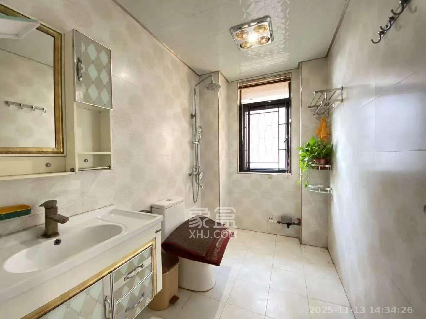 麓谷明珠  4室2厅2卫    3000.0元/月室内图