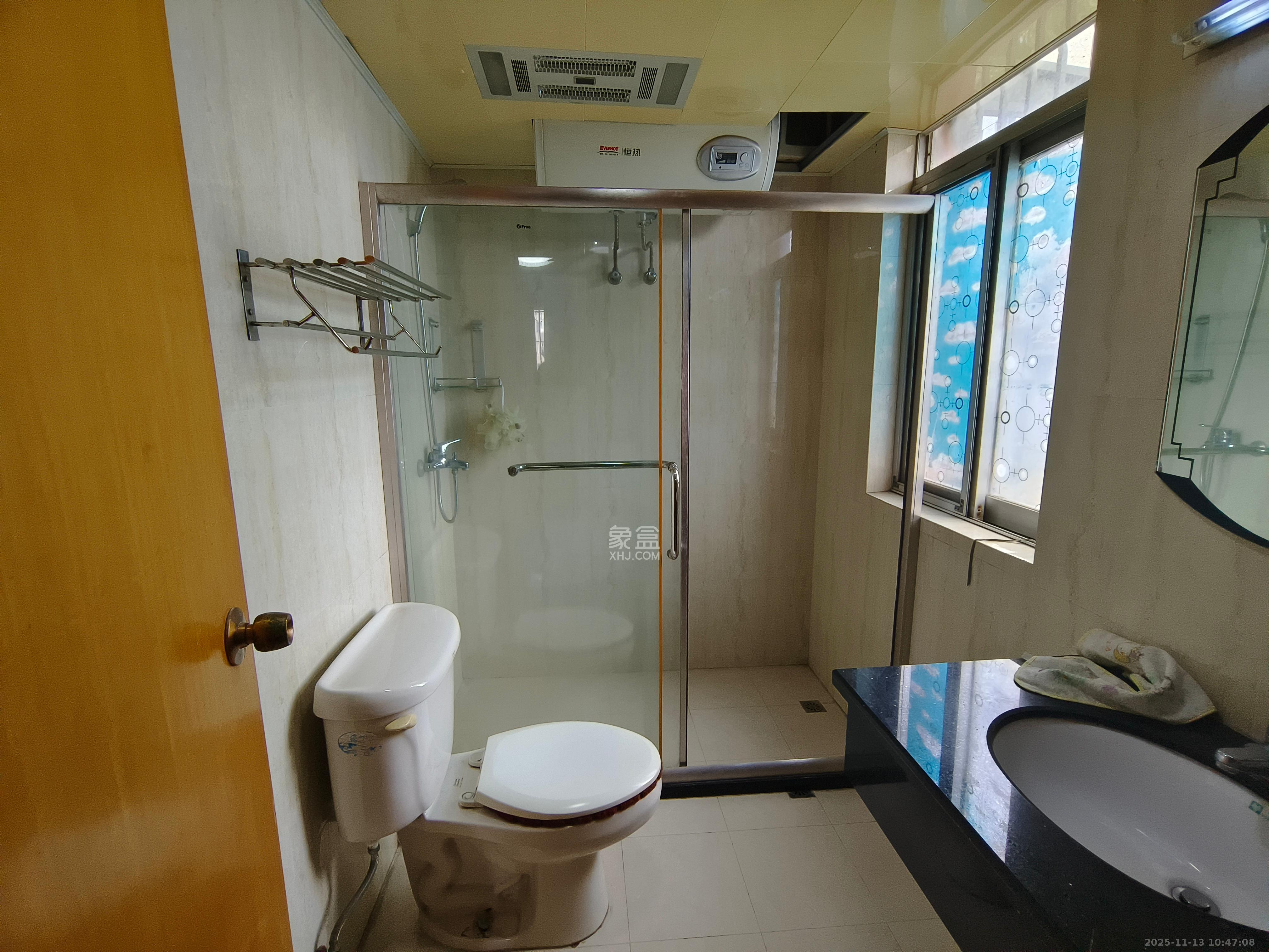 丰园（中山小区）  3室2厅2卫    2100.0元/月室内图