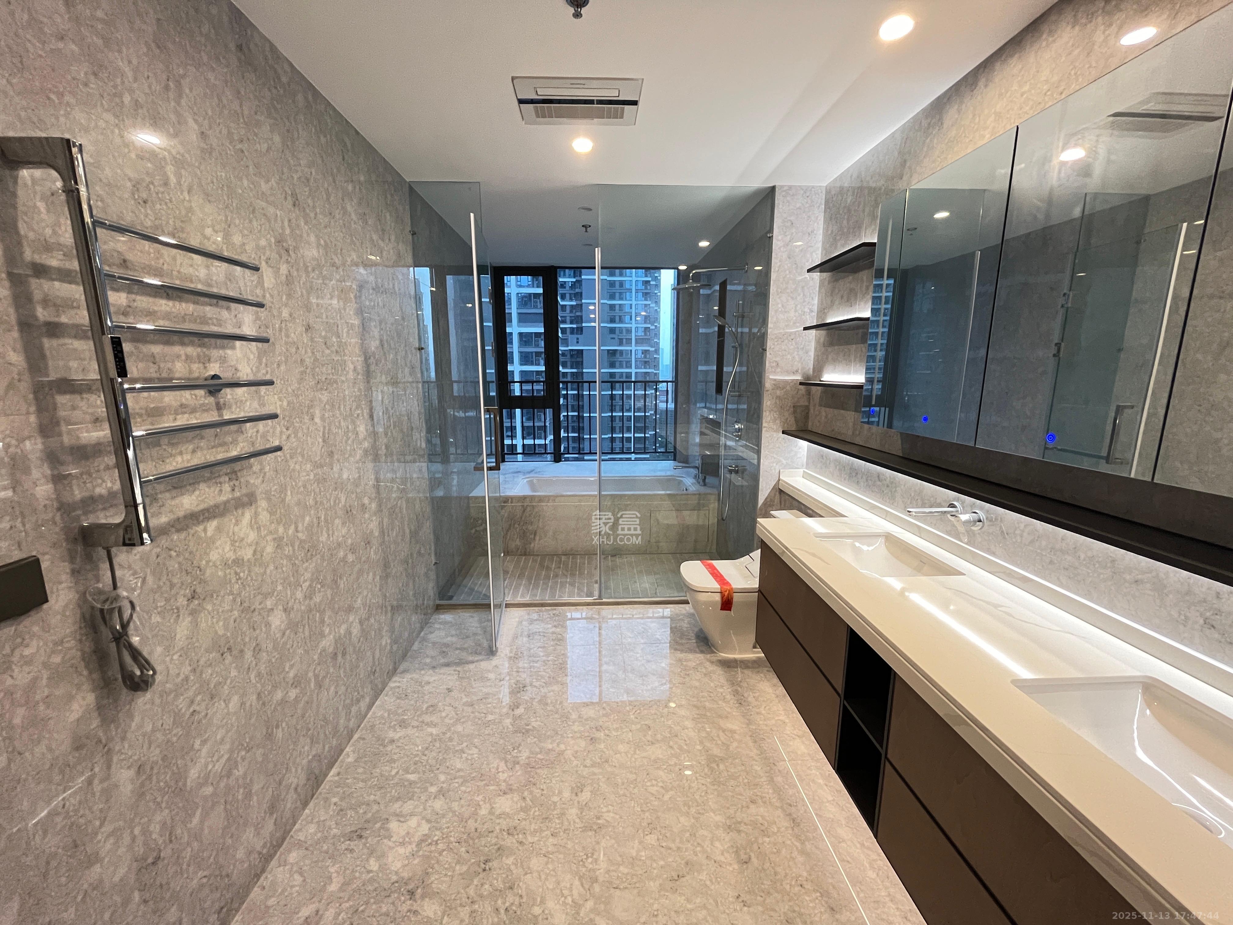 旭辉铂悦湘江  4室2厅5卫    25000.0元/月室内图