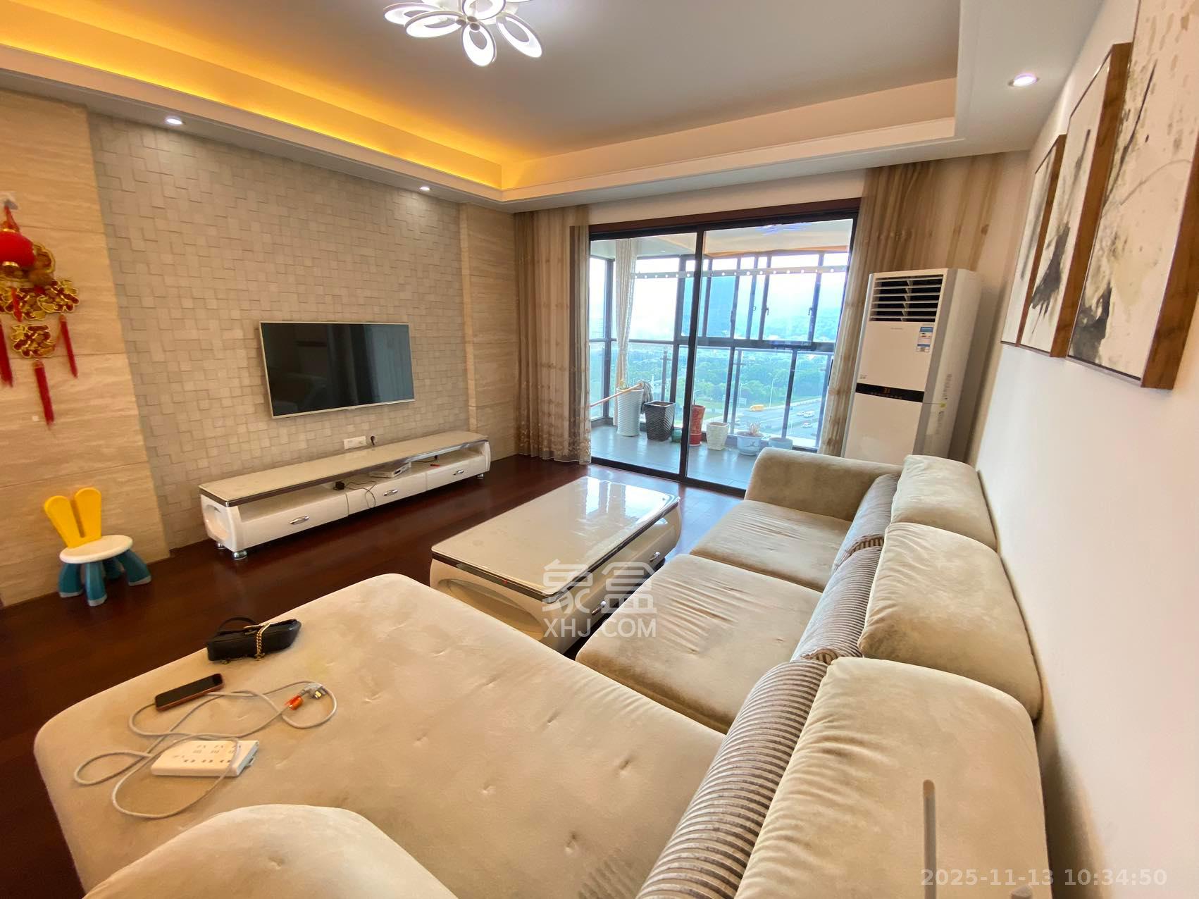 达美D6区  4室2厅2卫    3500.0元/月室内图