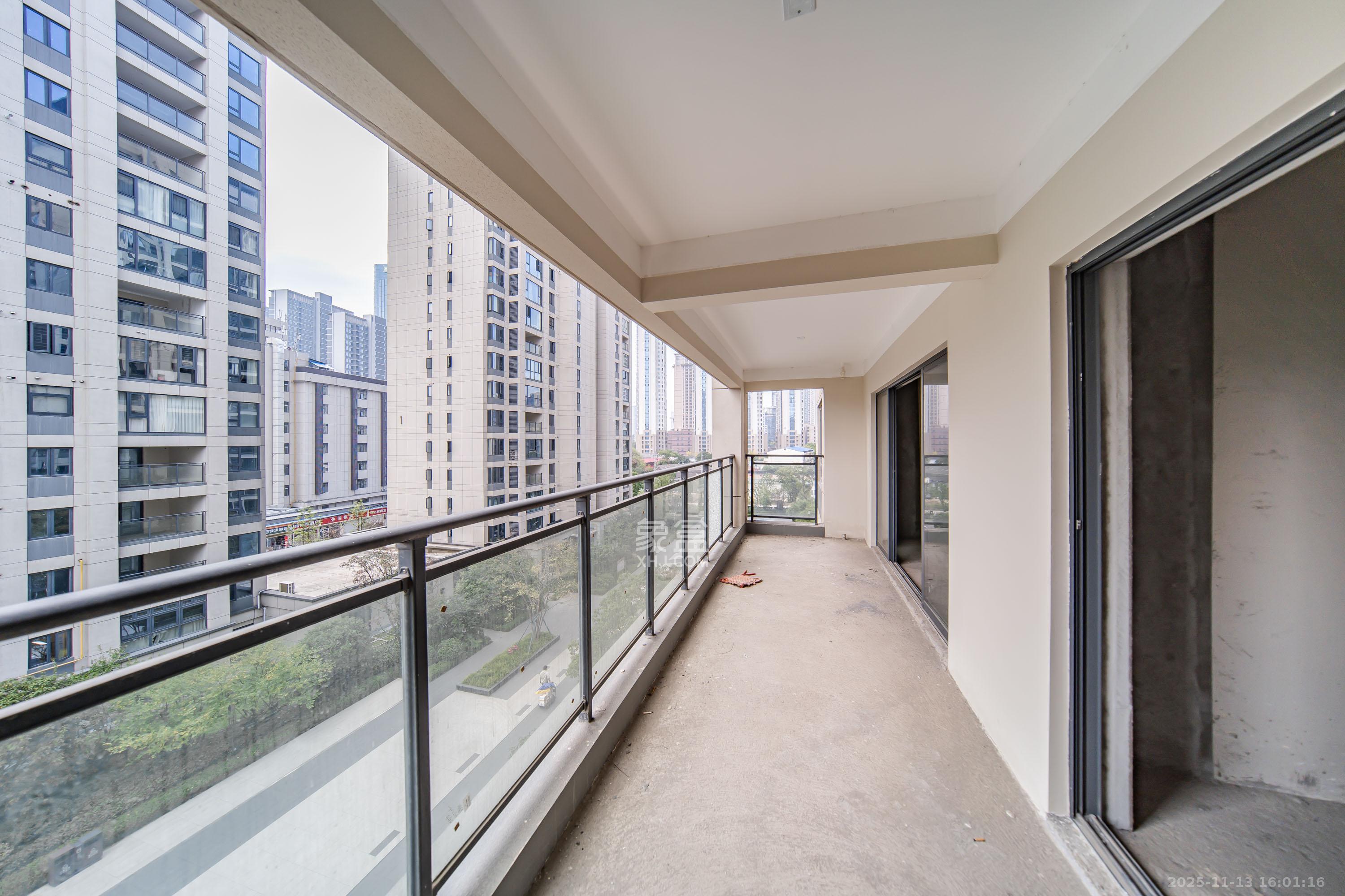 城发恒伟东风映1897 4室2厅2卫 340.0万 城发恒伟东风映1897 4室2厅2卫 340.0万阳台