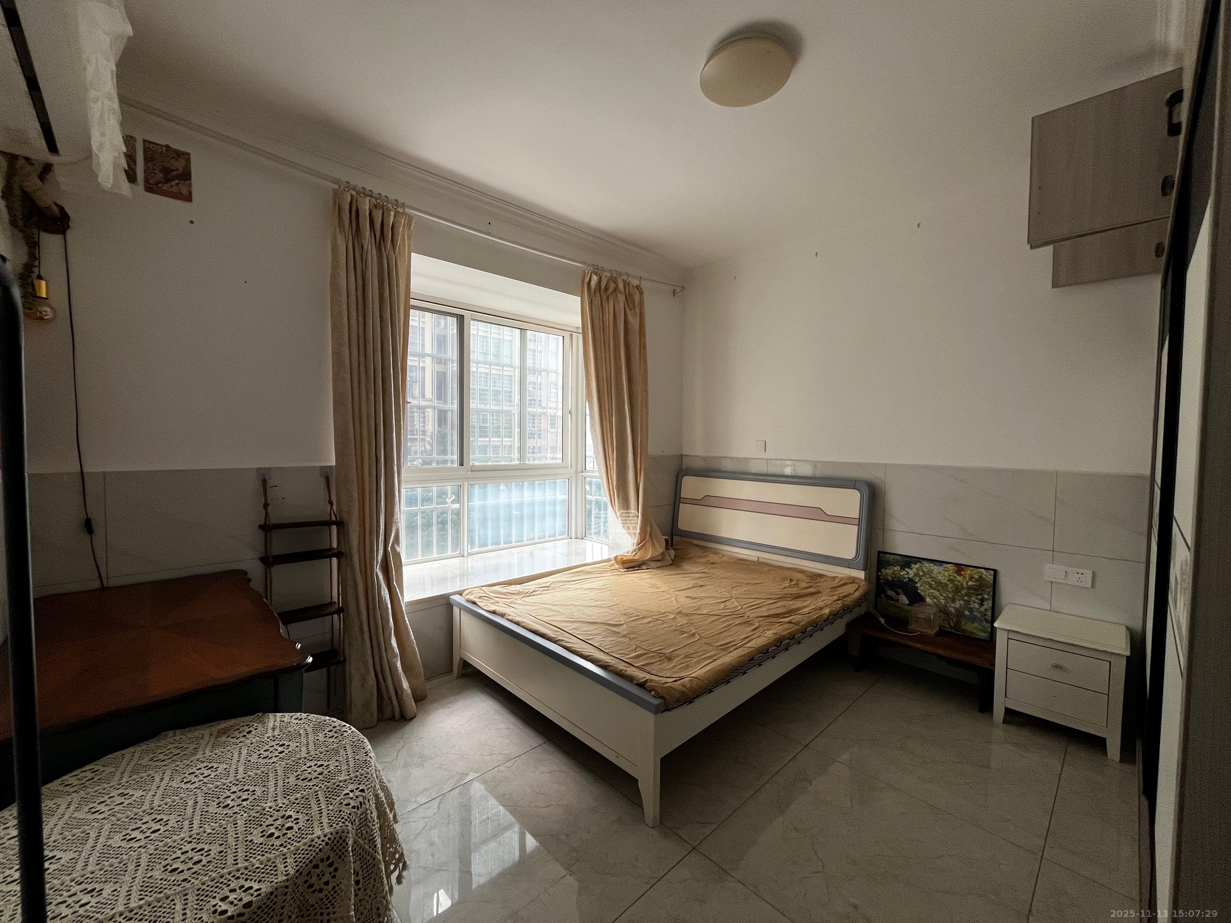 和润园一、二期  1室1厅1卫    1300.0元/月室内图