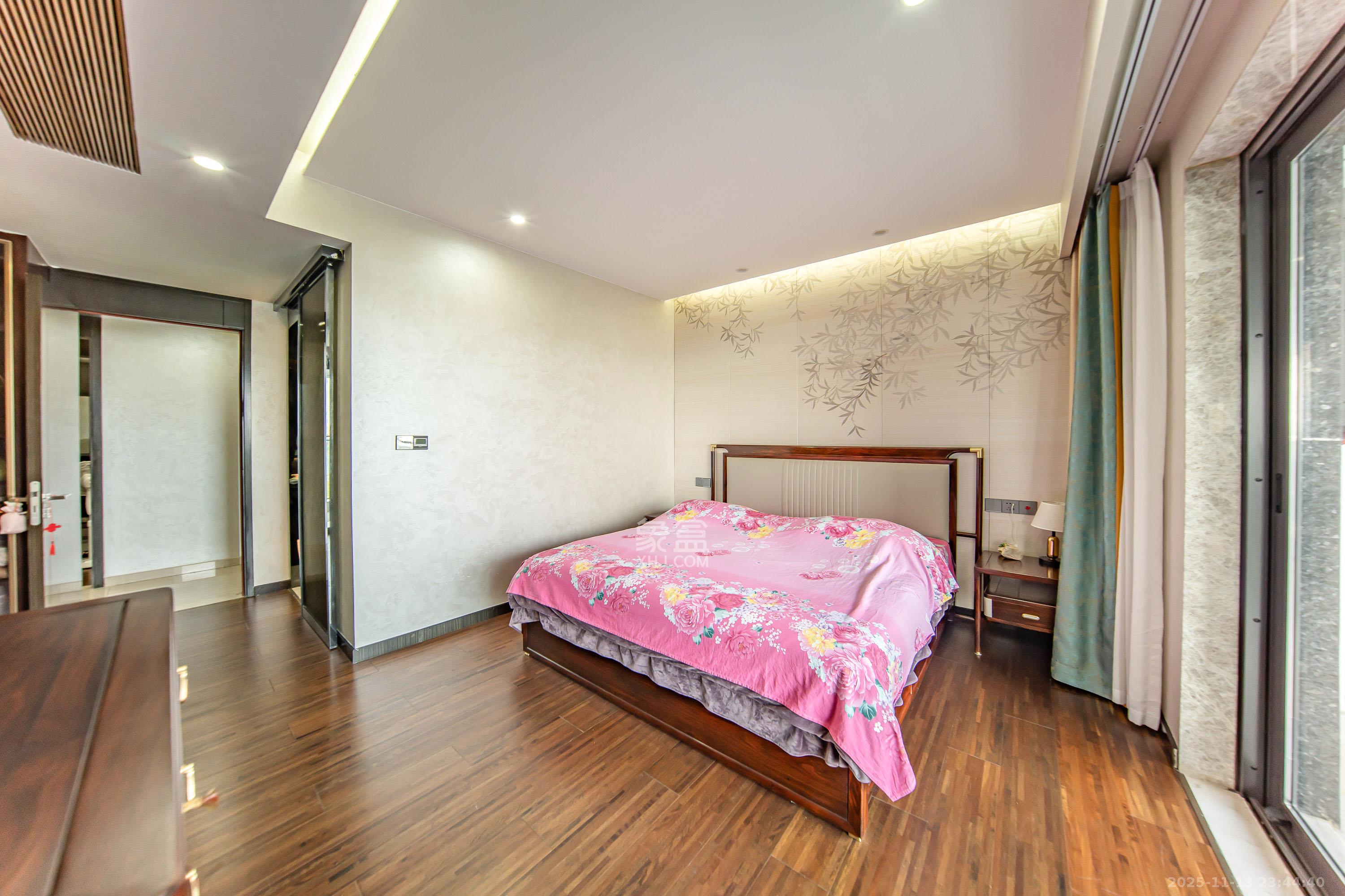 珠江颐德公馆 4室2厅3卫 380.0万 珠江颐德公馆 4室2厅3卫 380.0万卧室