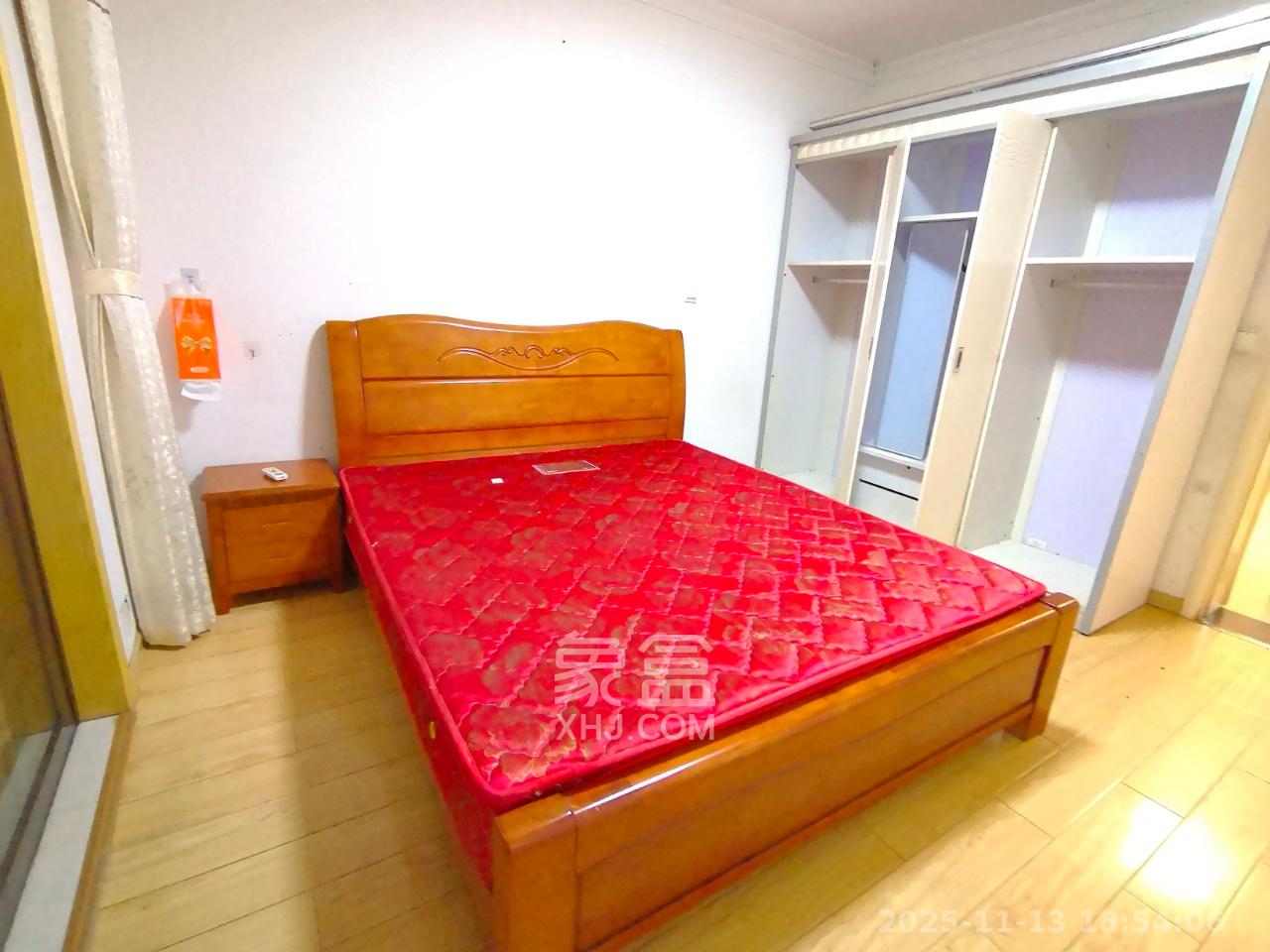 中南汽车世界  1室0厅0卫    1300.0元/月室内图